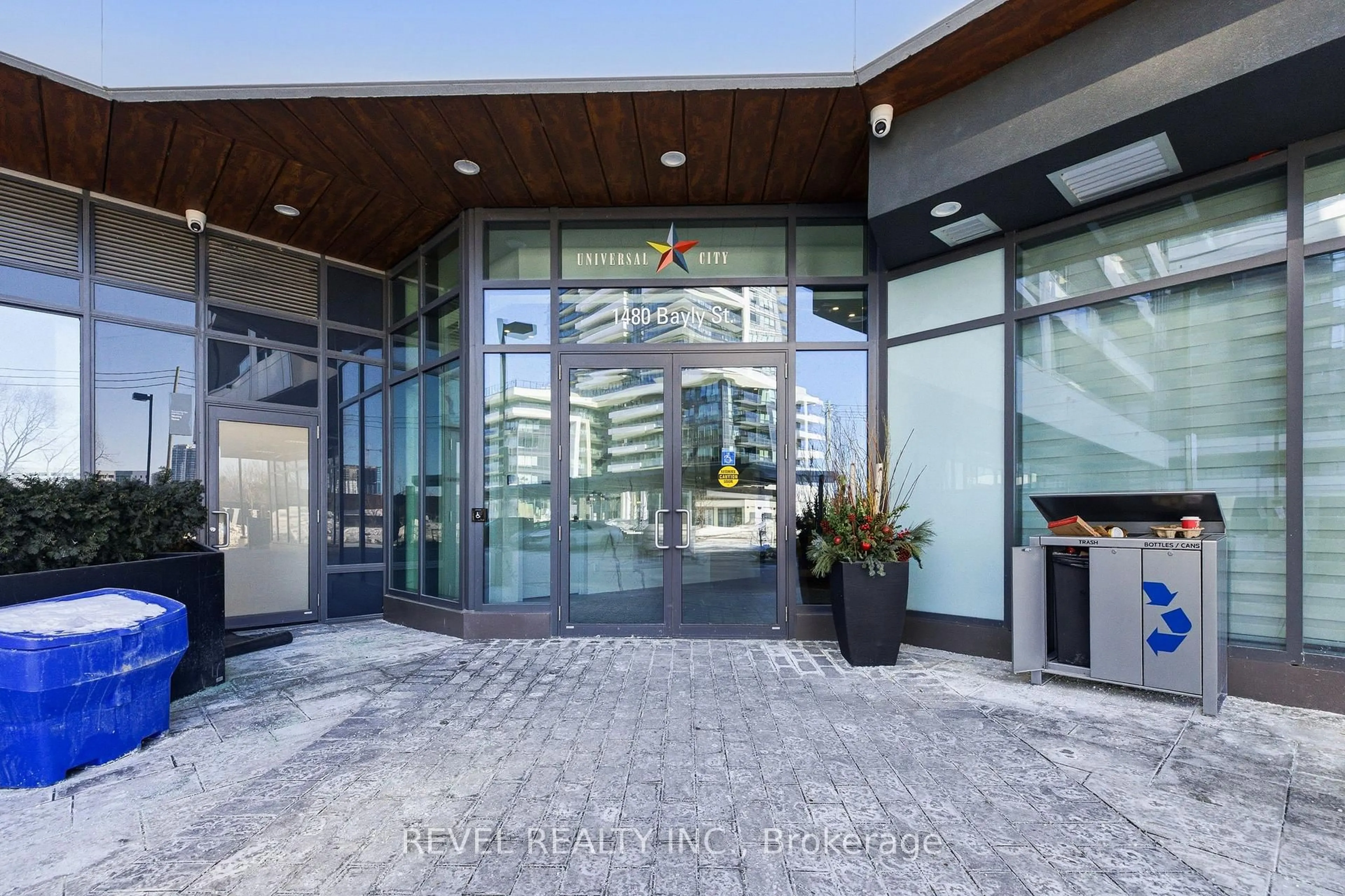 Indoor foyer for 1480 Bayly St #912, Pickering Ontario L1W 3R5