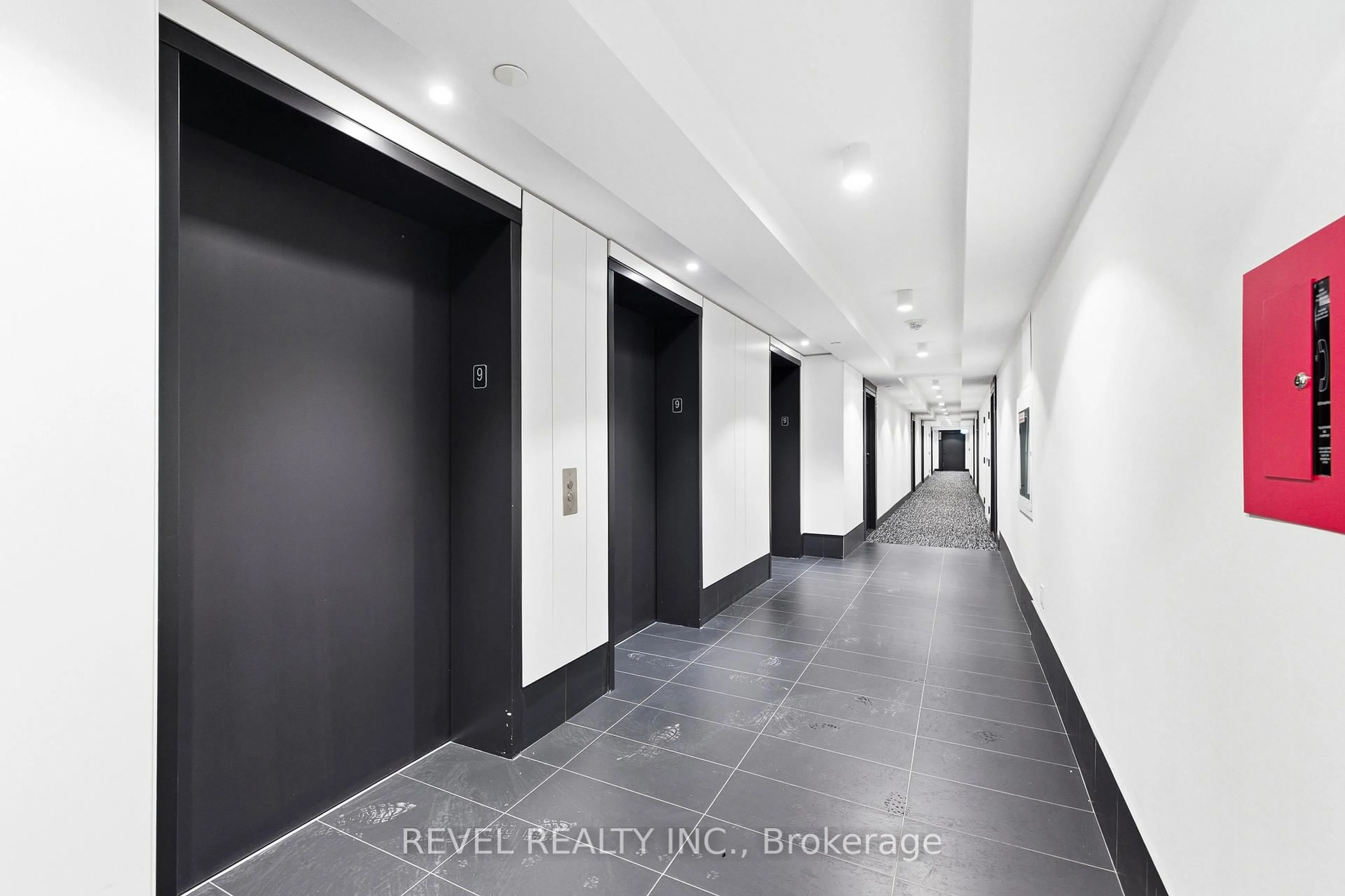 Indoor foyer for 1480 Bayly St #912, Pickering Ontario L1W 3R5