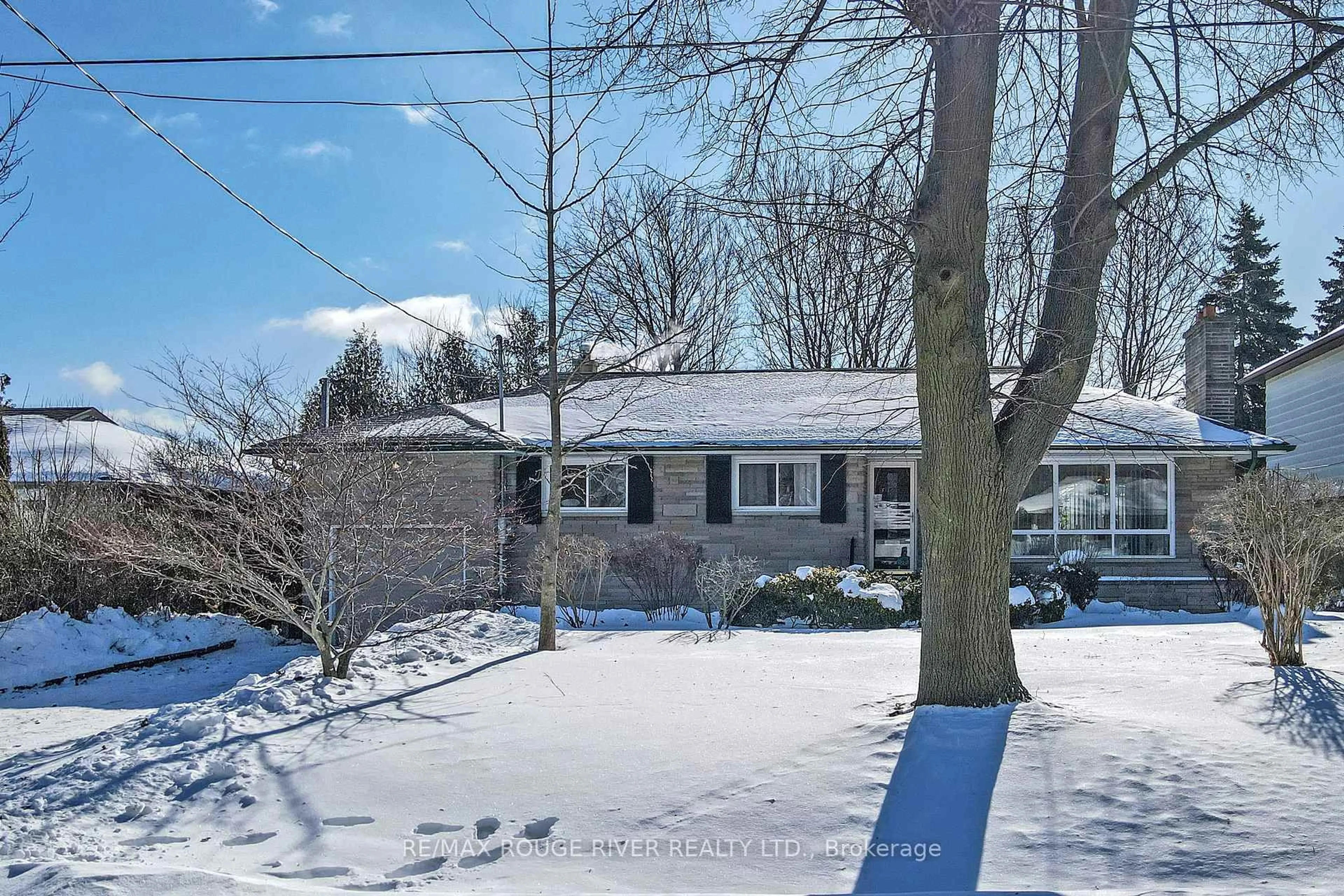 A pic from outside/outdoor area/front of a property/back of a property/a pic from drone, street for 308 Jaybell Grve, Toronto Ontario M1C 2X5