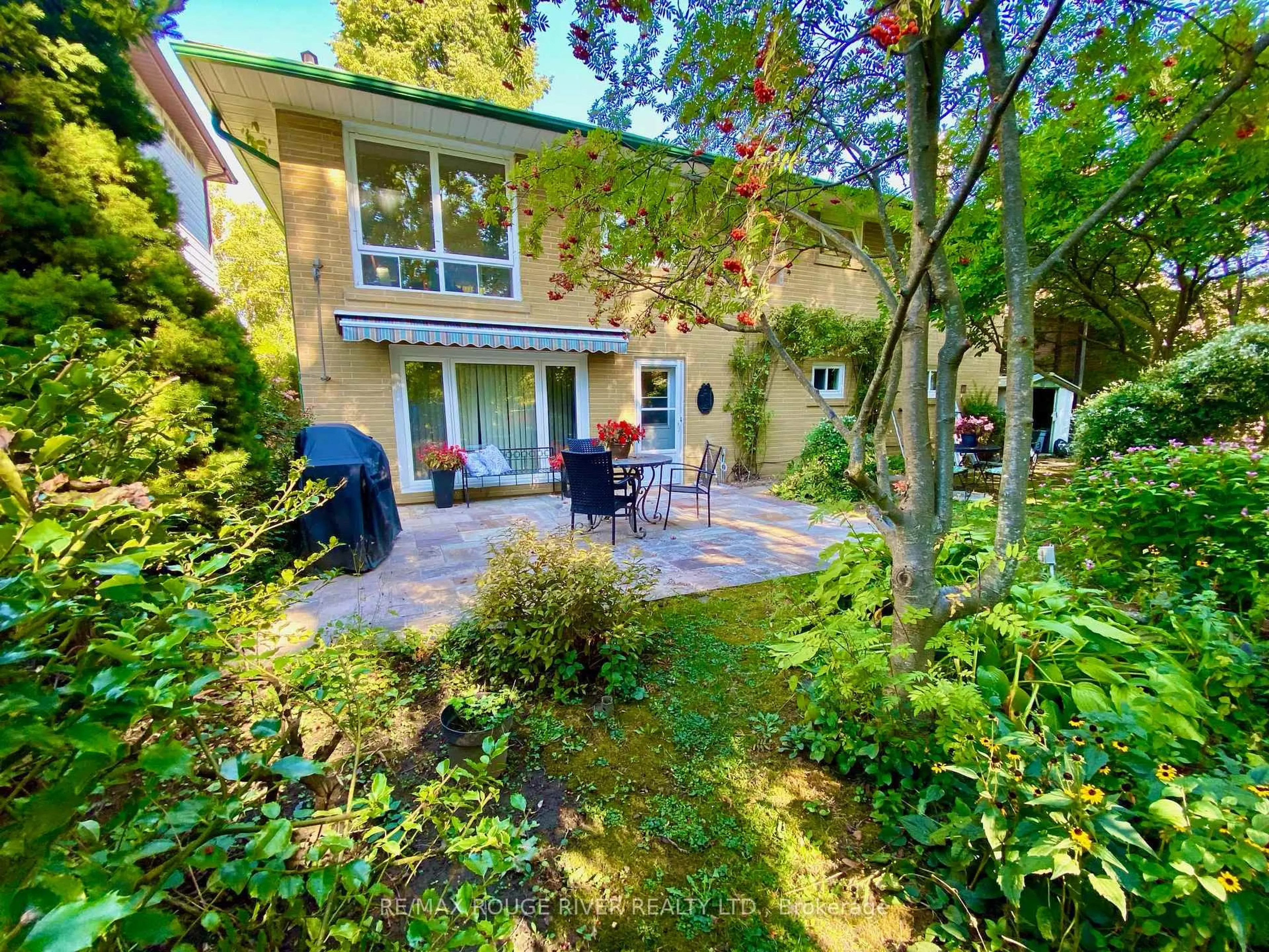 A pic from outside/outdoor area/front of a property/back of a property/a pic from drone, street for 308 Jaybell Grve, Toronto Ontario M1C 2X5