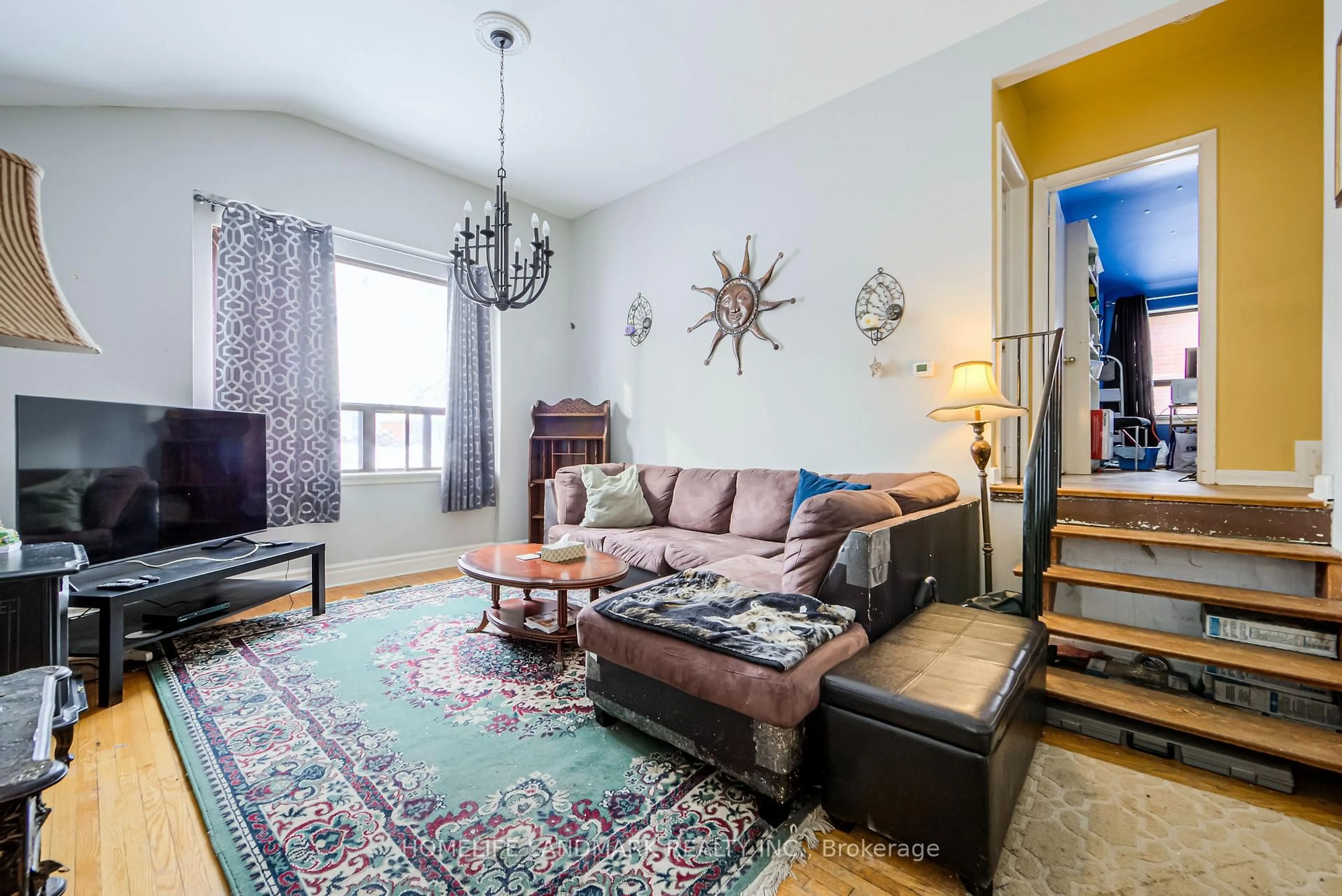 Living room with furniture, unknown for 121 Pandora Circ, Toronto Ontario M1H 1V8