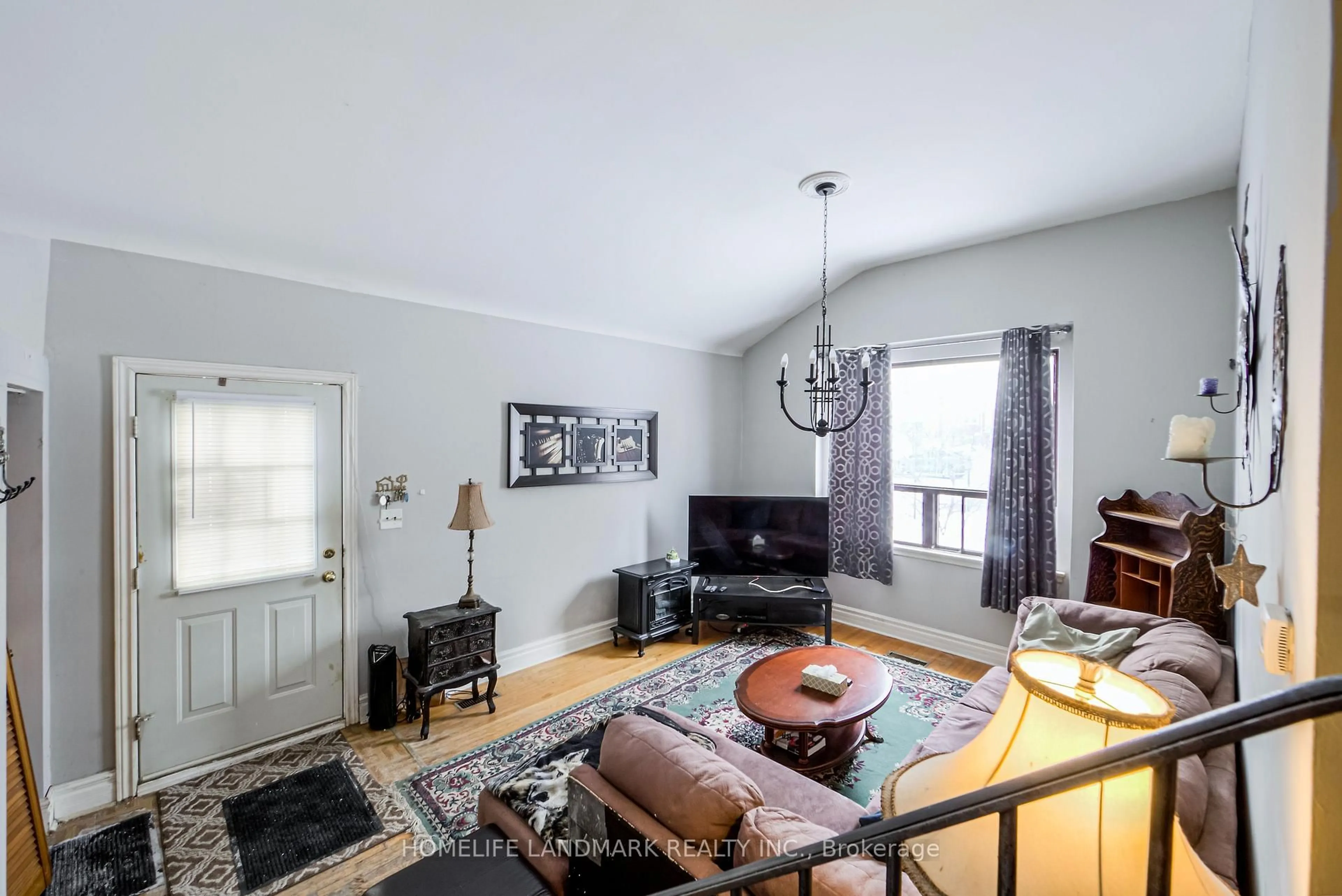 Living room with furniture, unknown for 121 Pandora Circ, Toronto Ontario M1H 1V8