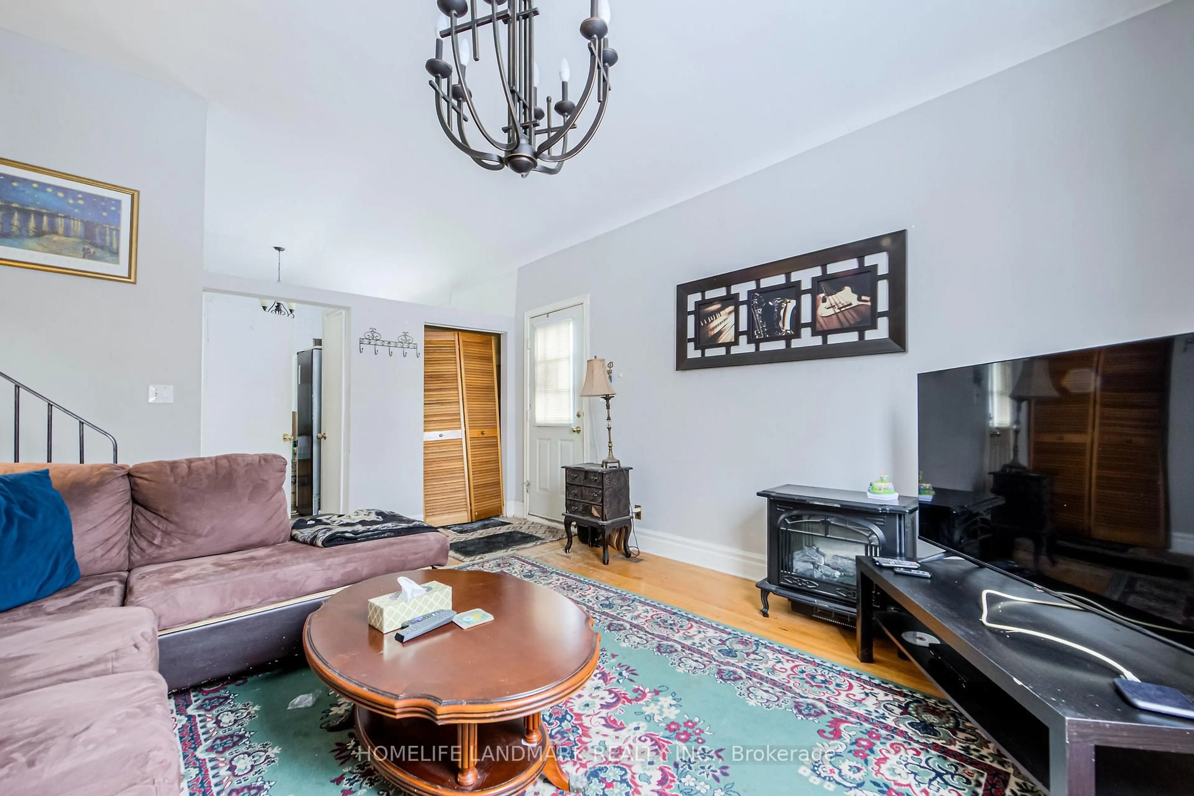 Living room with furniture, unknown for 121 Pandora Circ, Toronto Ontario M1H 1V8