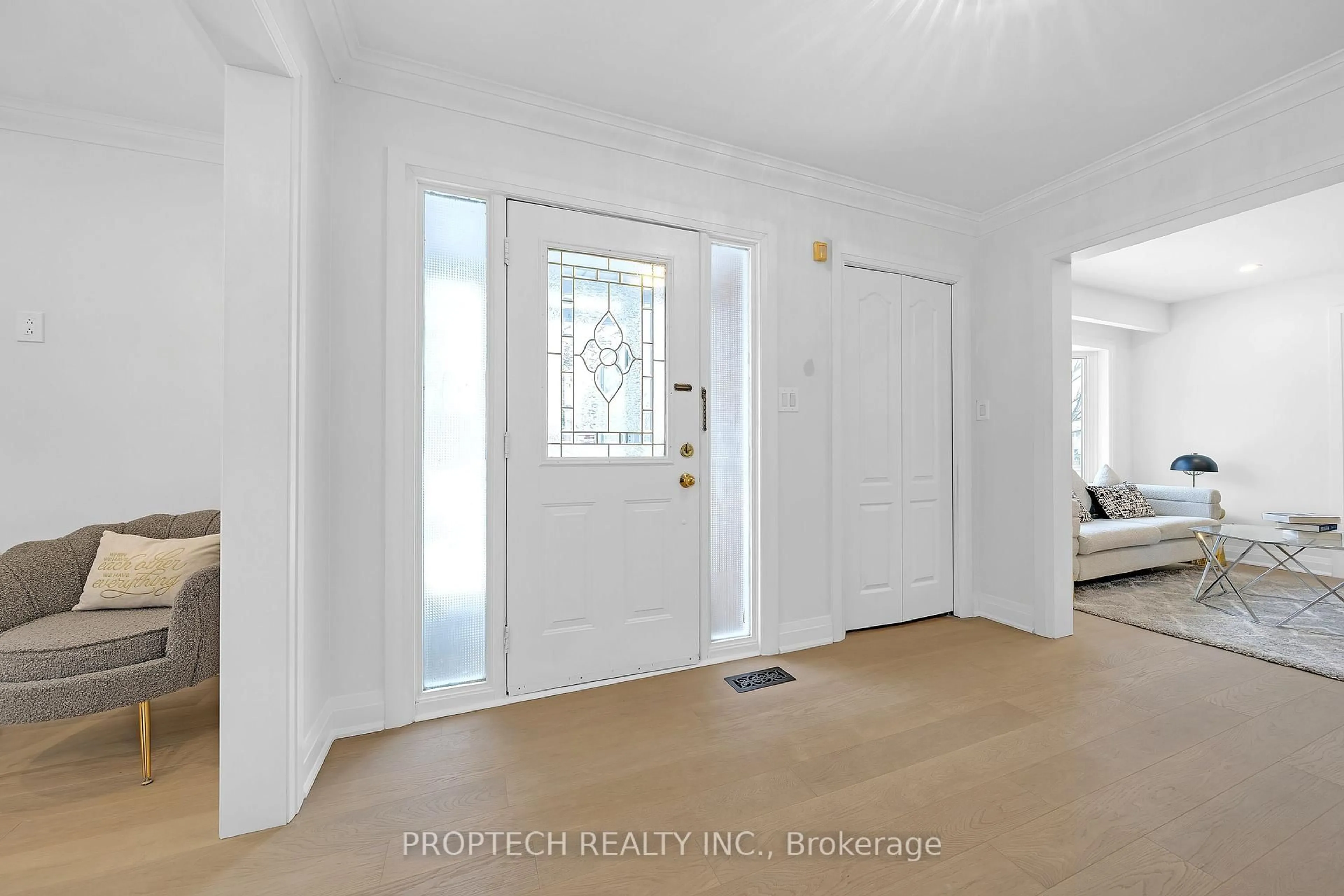 Indoor entryway for 2 Statesman Sq, Toronto Ontario M1S 4H6