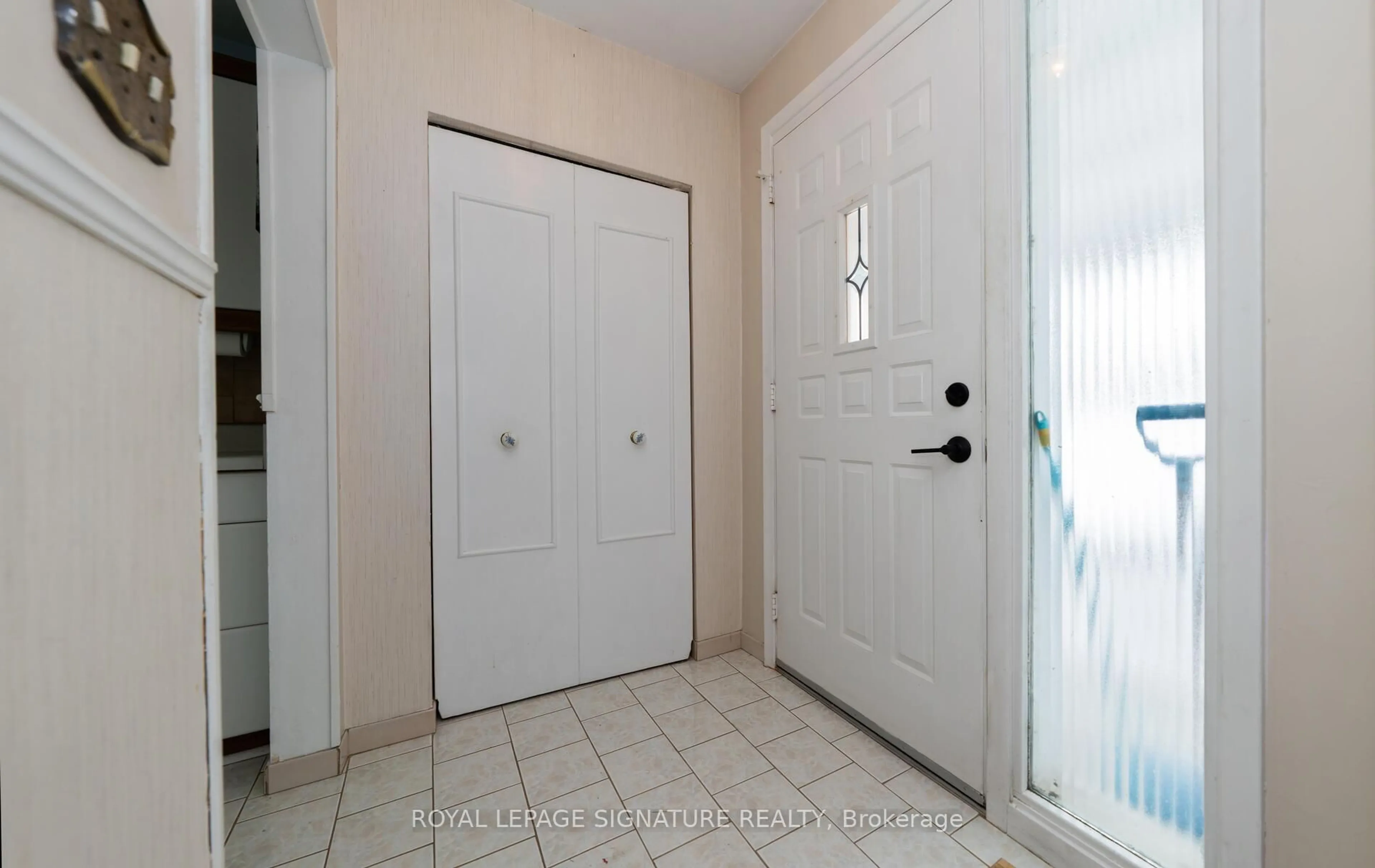 Indoor entryway for 7 Mountland Dr, Toronto Ontario M1G 2N5