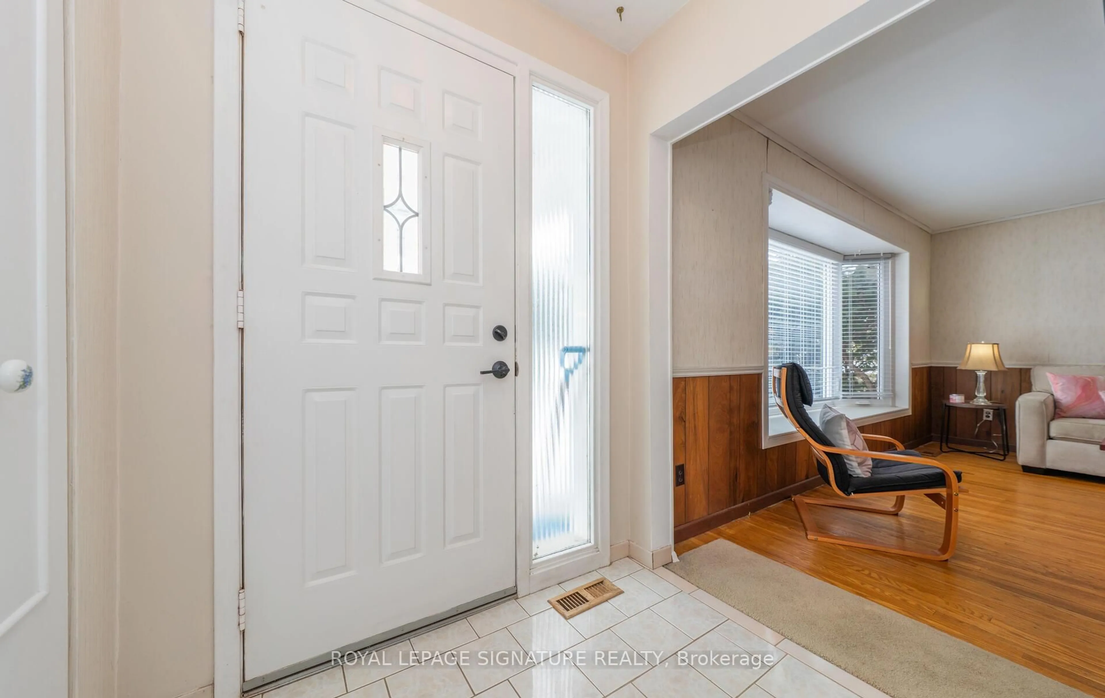 Indoor entryway for 7 Mountland Dr, Toronto Ontario M1G 2N5