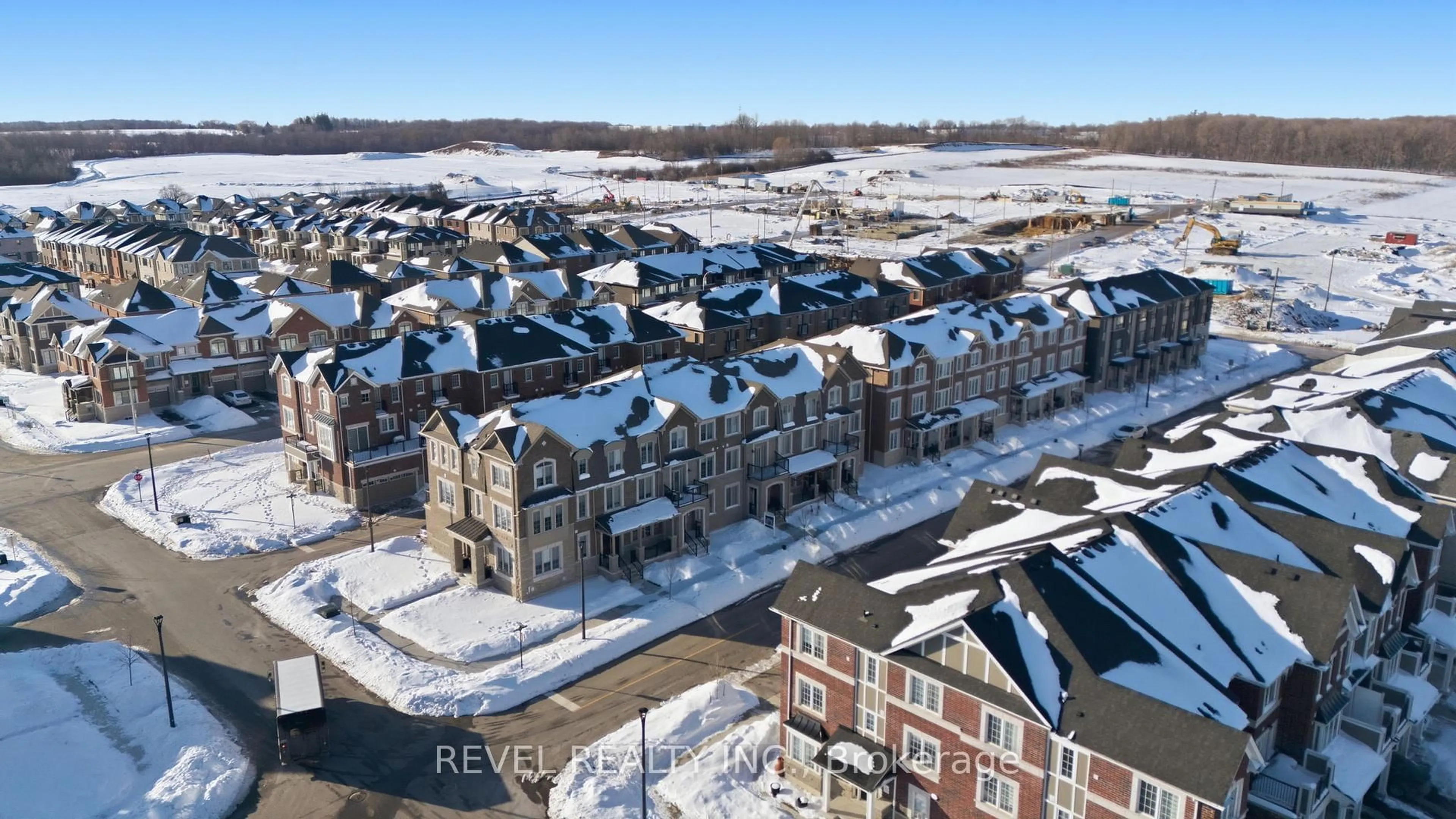 A pic from outside/outdoor area/front of a property/back of a property/a pic from drone, city buildings view from balcony for 3344 Thunderbird Prom, Pickering Ontario L1X 0N1