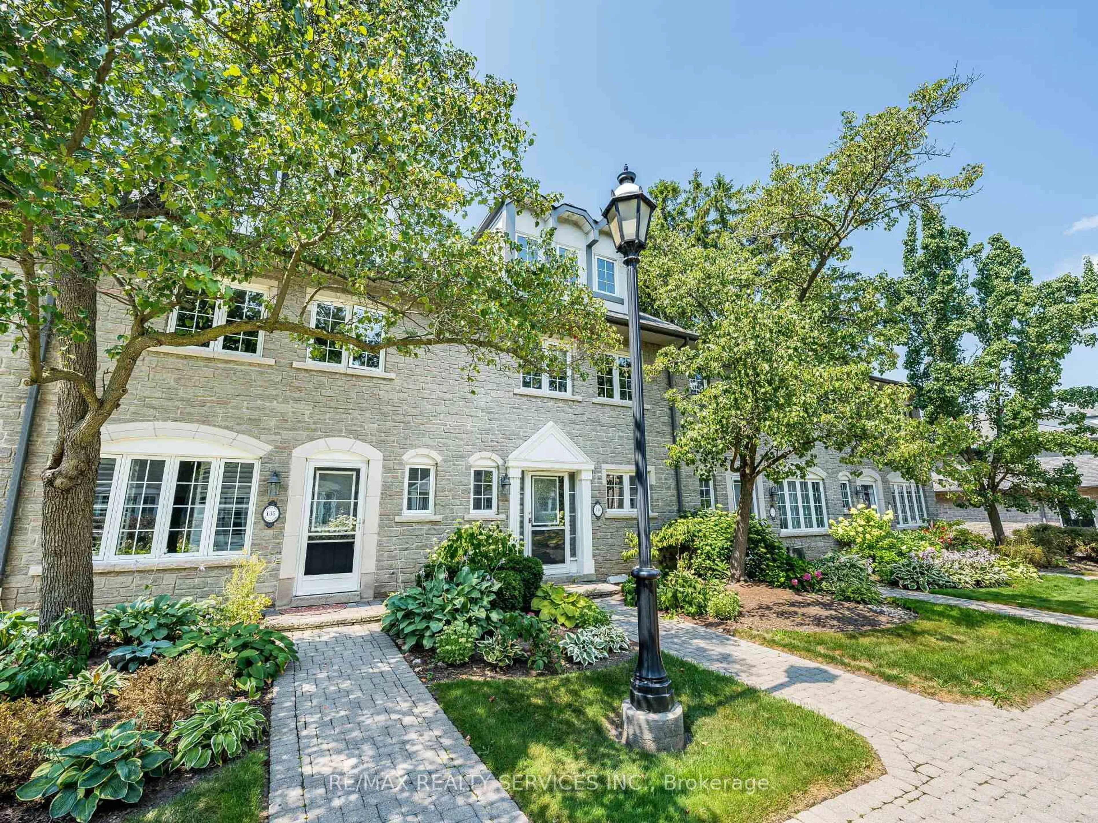 Unknown for 1995 Royal Rd #136, Pickering Ontario L1V 6V9