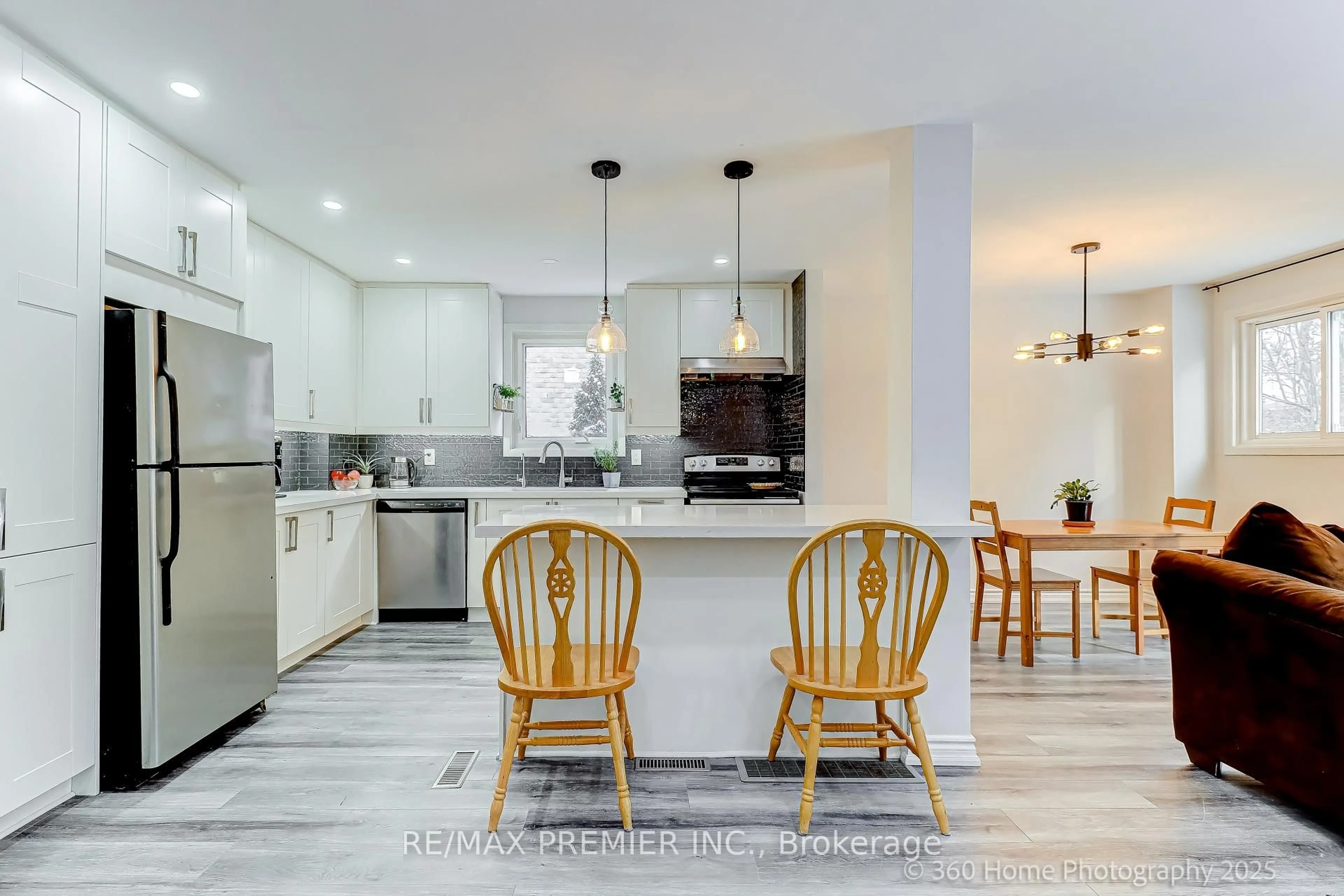 Open concept kitchen, ceramic/tile floor for 765 Hampton Crt, Pickering Ontario L1W 3M3