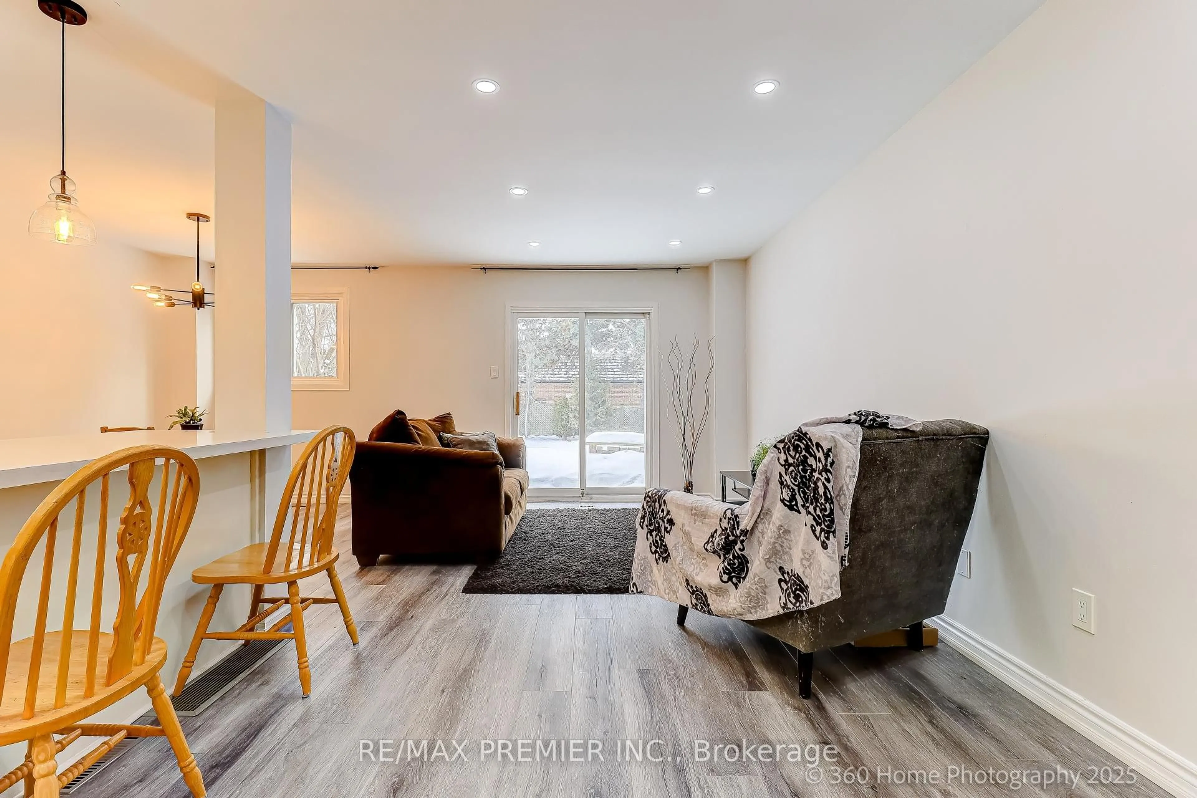 Living room with furniture, wood/laminate floor for 765 Hampton Crt, Pickering Ontario L1W 3M3