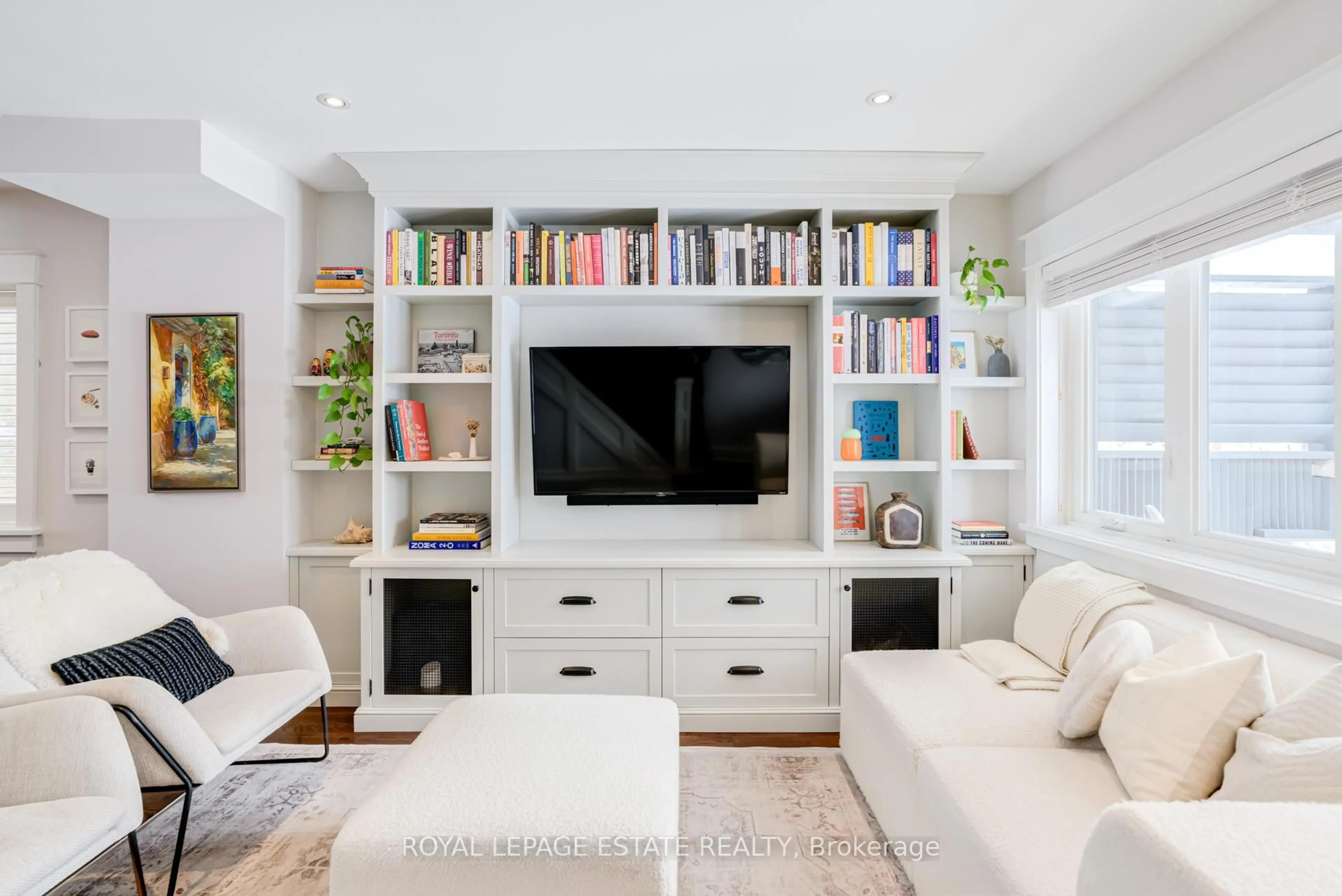 Home theater for 114 Springdale Blvd, Toronto Ontario M4J 1W9