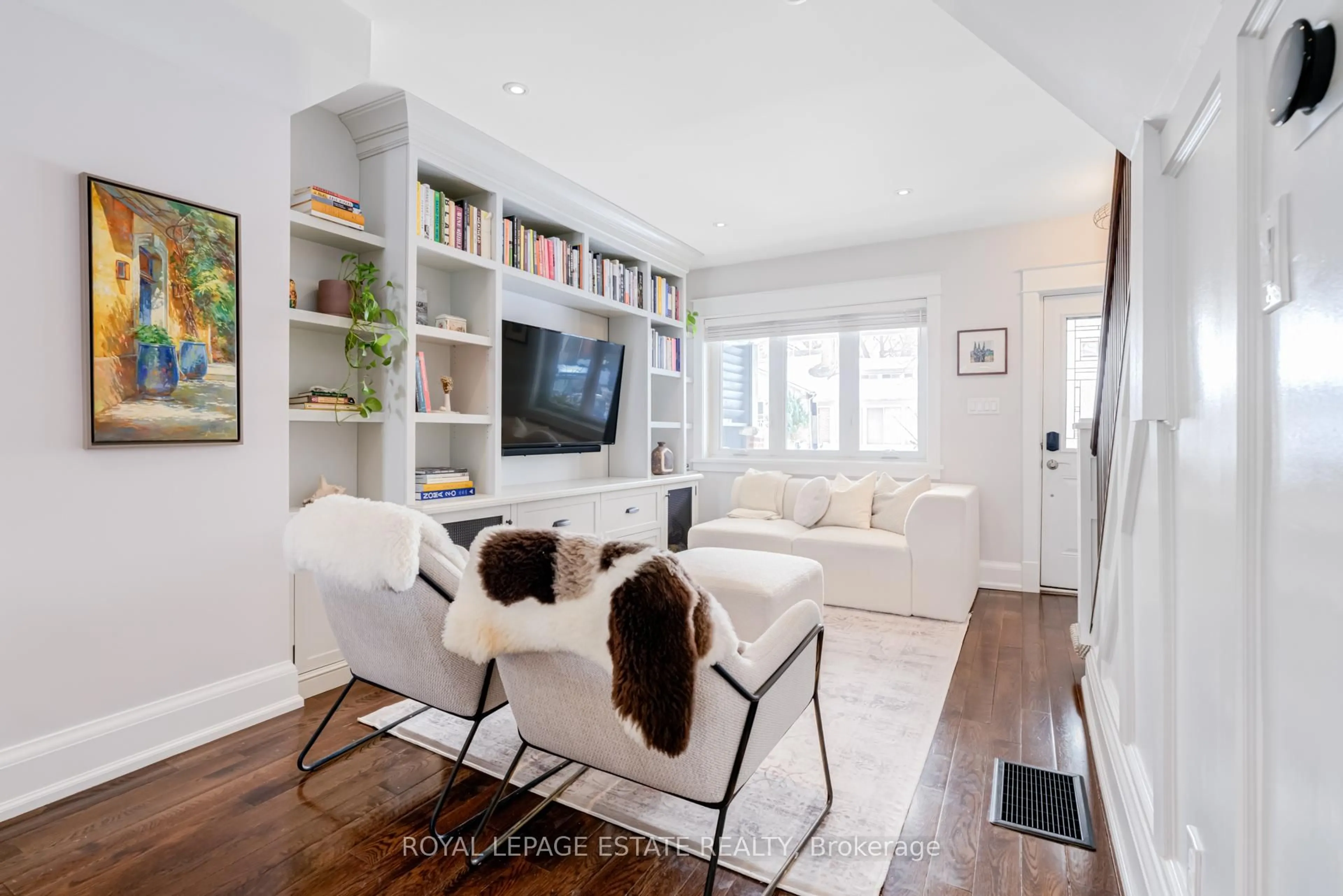 Living room with furniture, unknown for 114 Springdale Blvd, Toronto Ontario M4J 1W9