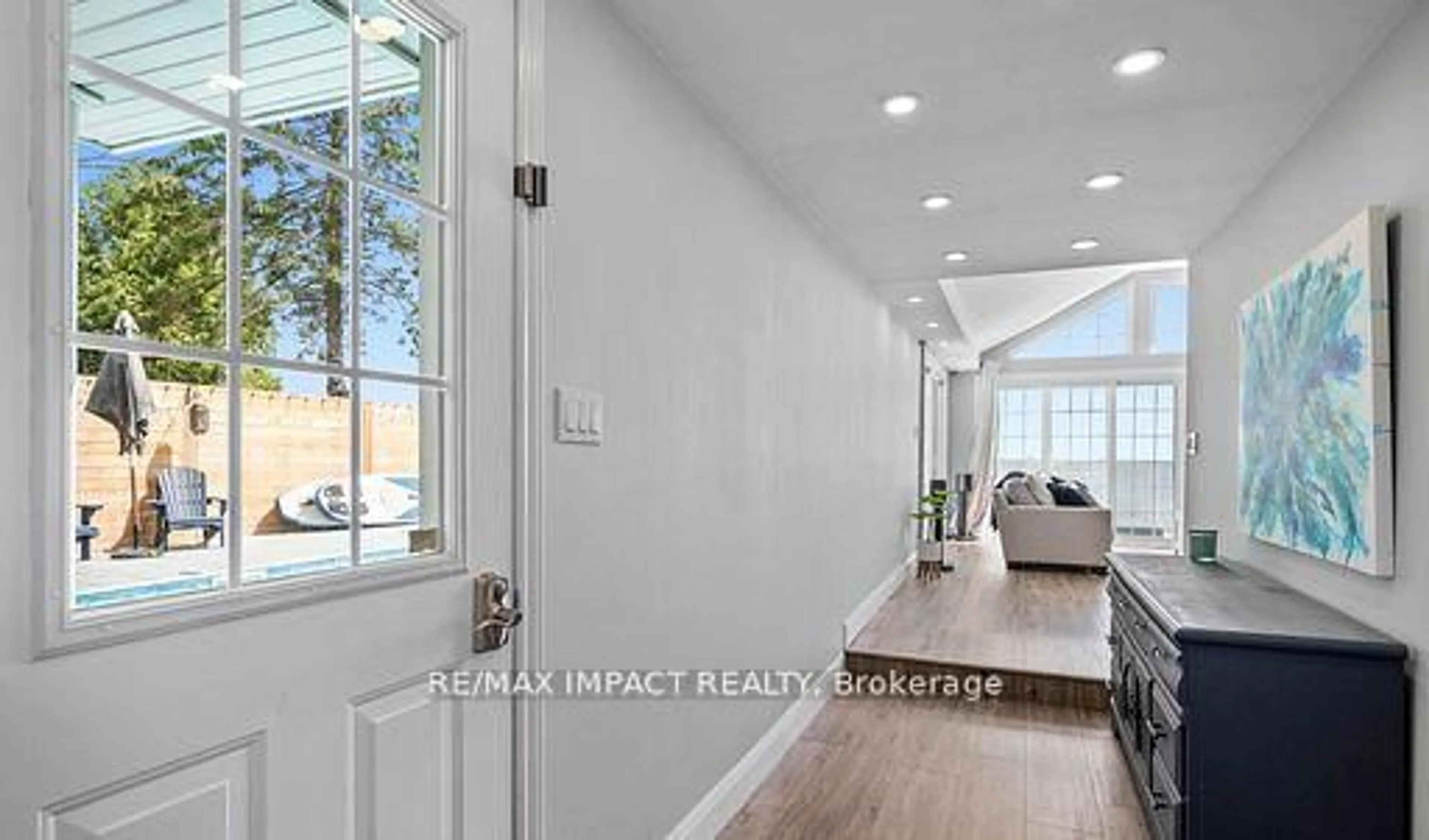 Indoor entryway for 59 Cedar Crest Beach Rd, Clarington Ontario L1C 4B2