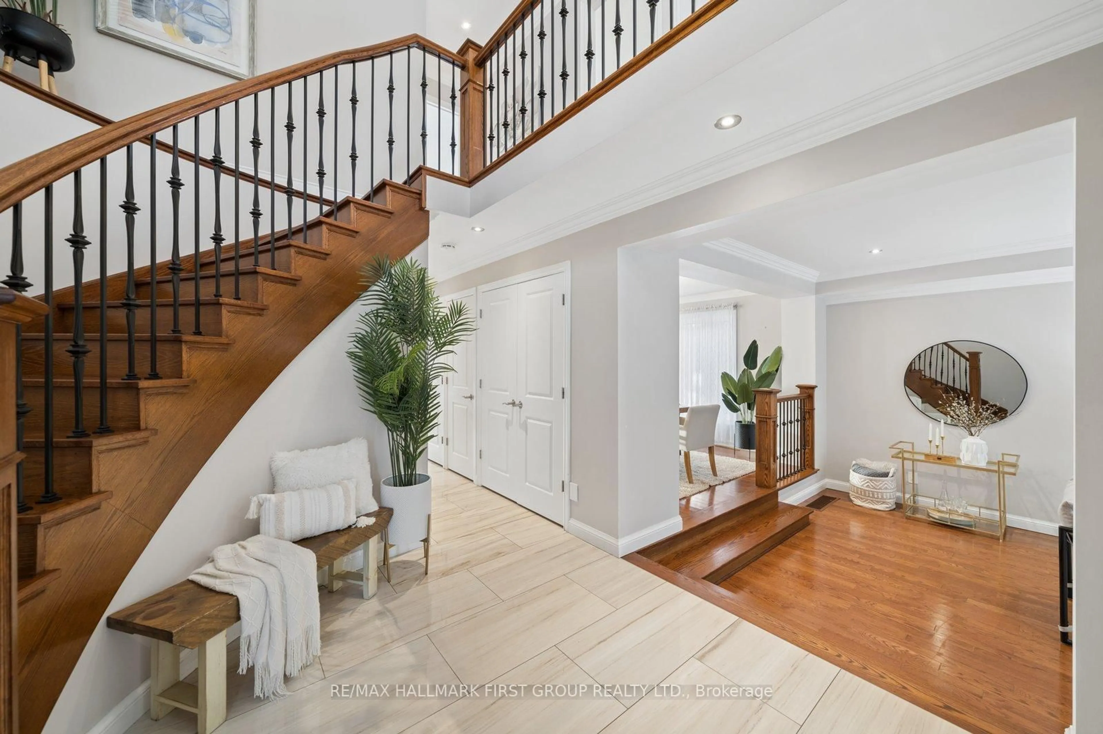 Indoor entryway for 1910 Spruce Hill Rd, Pickering Ontario L1V 1S7