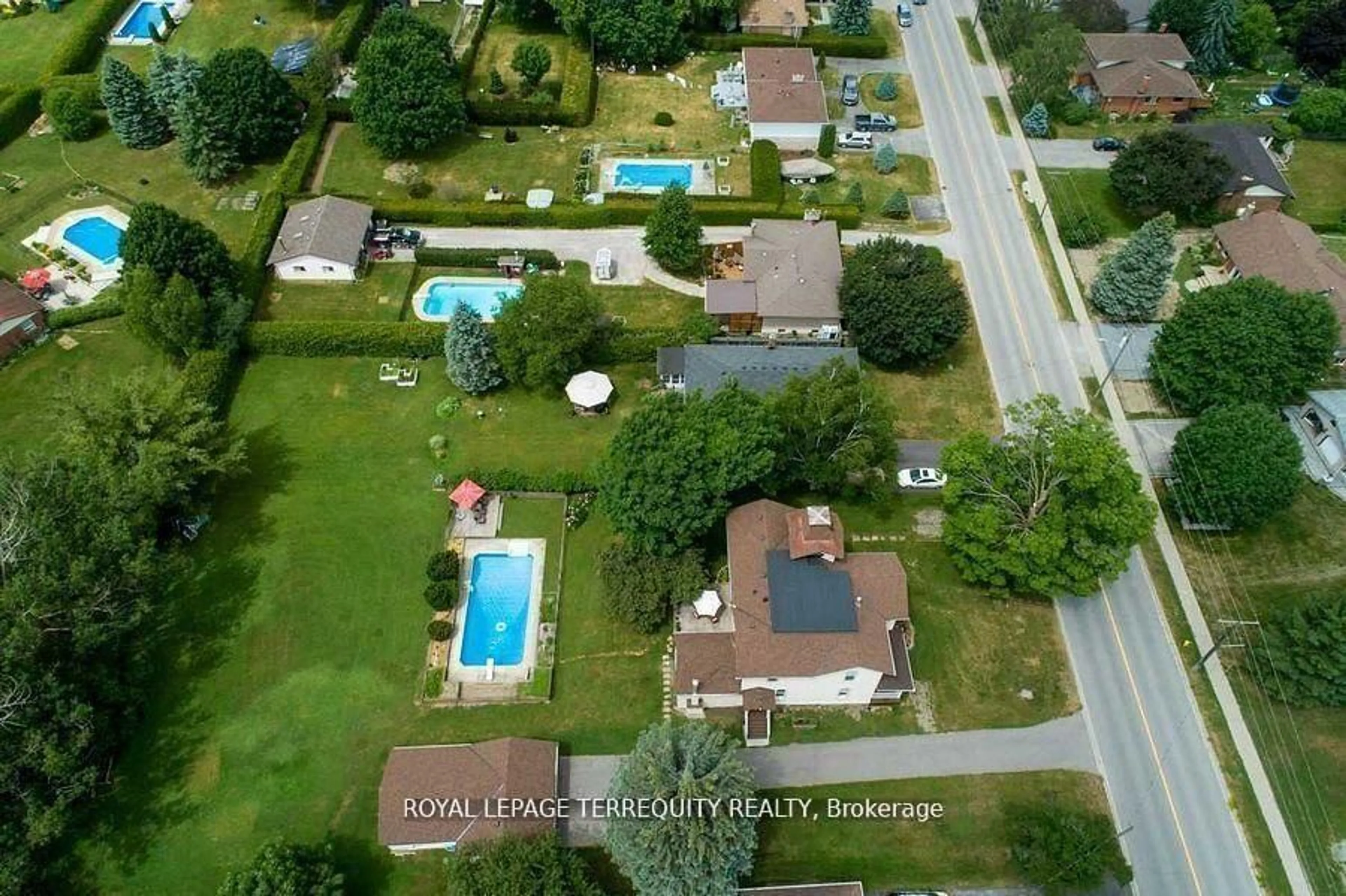 A pic from outside/outdoor area/front of a property/back of a property/a pic from drone, street for 14576 Old Simcoe Rd, Scugog Ontario L9L 1C1
