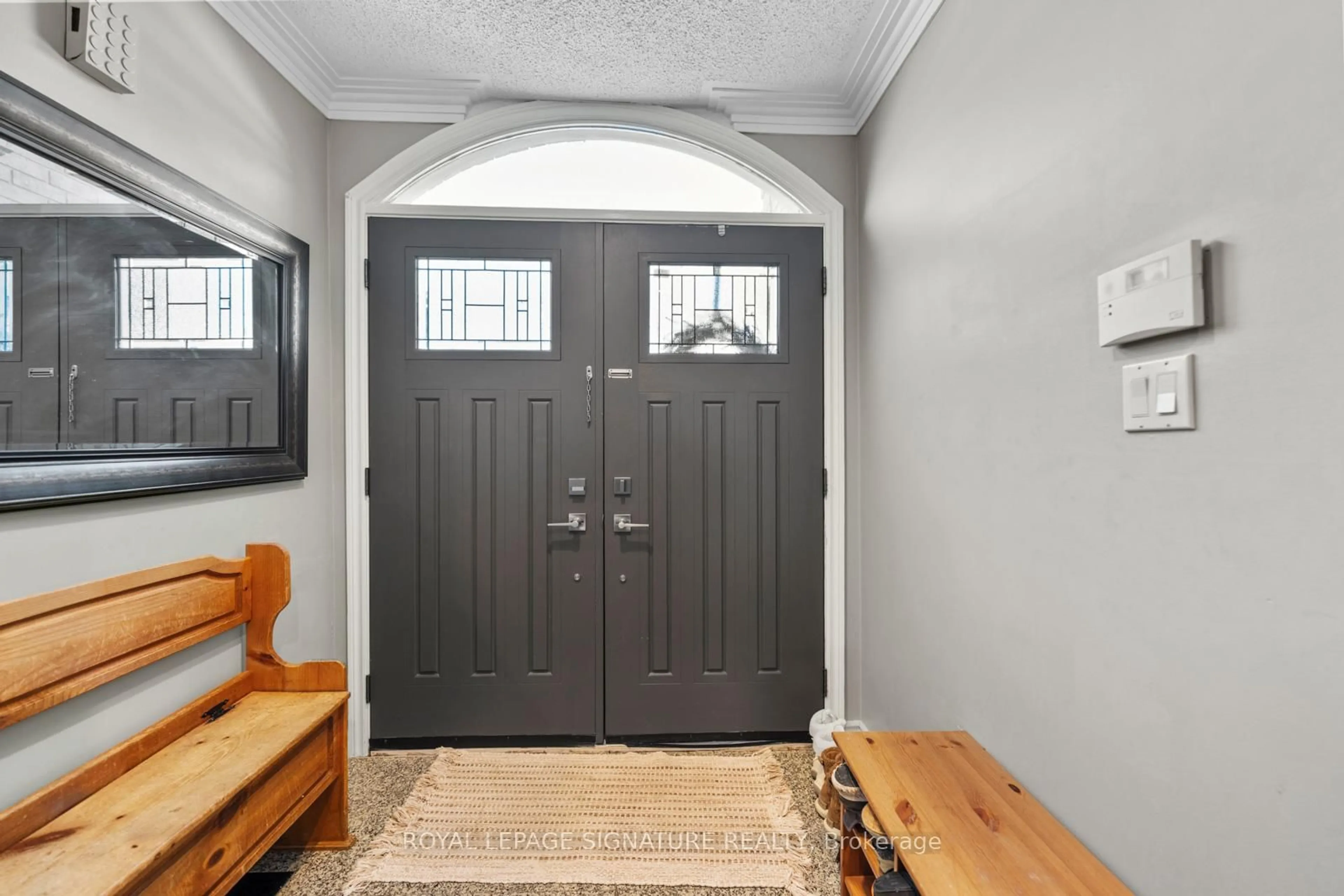 Indoor entryway for 155 Blantyre Ave, Toronto Ontario M1N 2R6