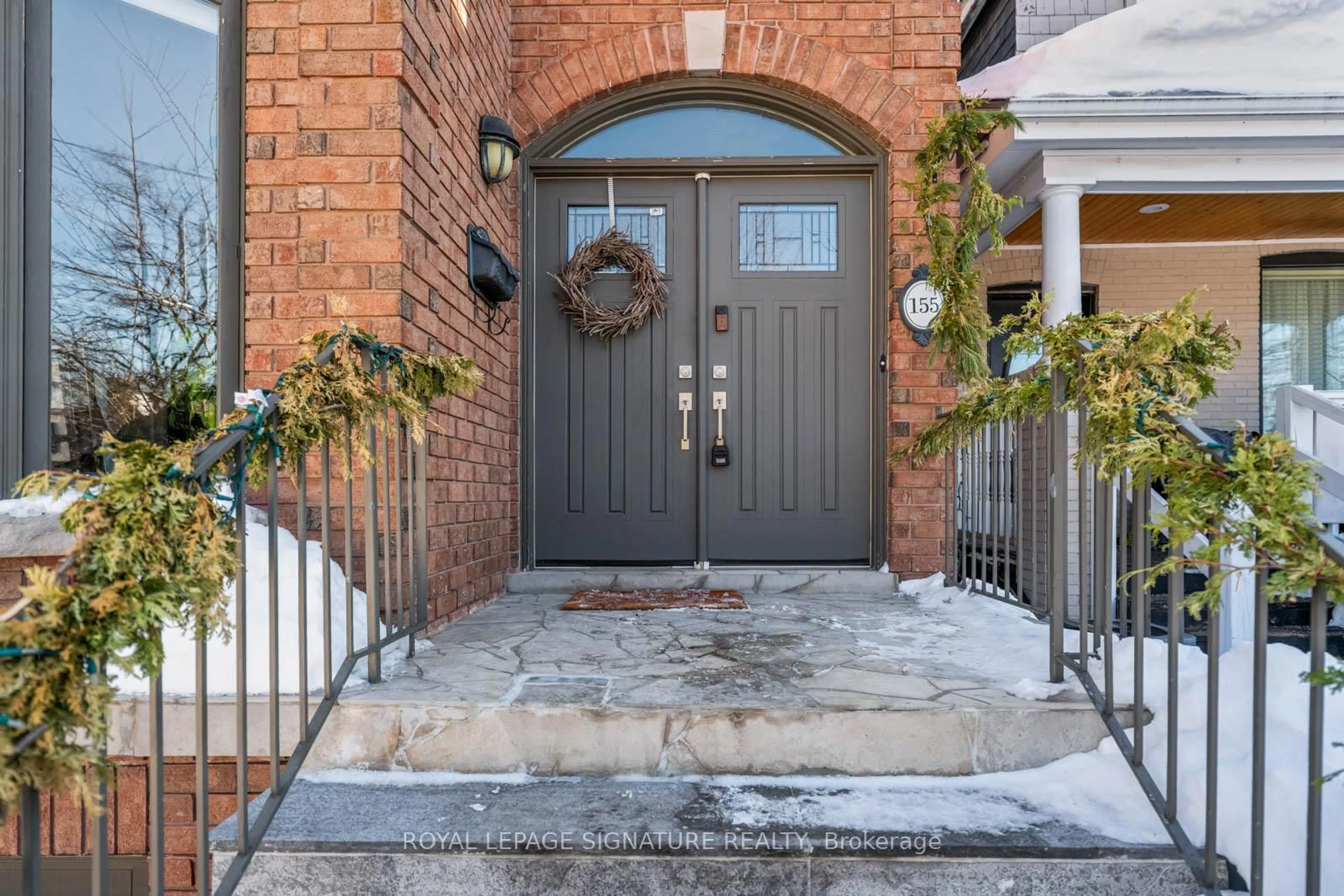 Indoor entryway for 155 Blantyre Ave, Toronto Ontario M1N 2R6
