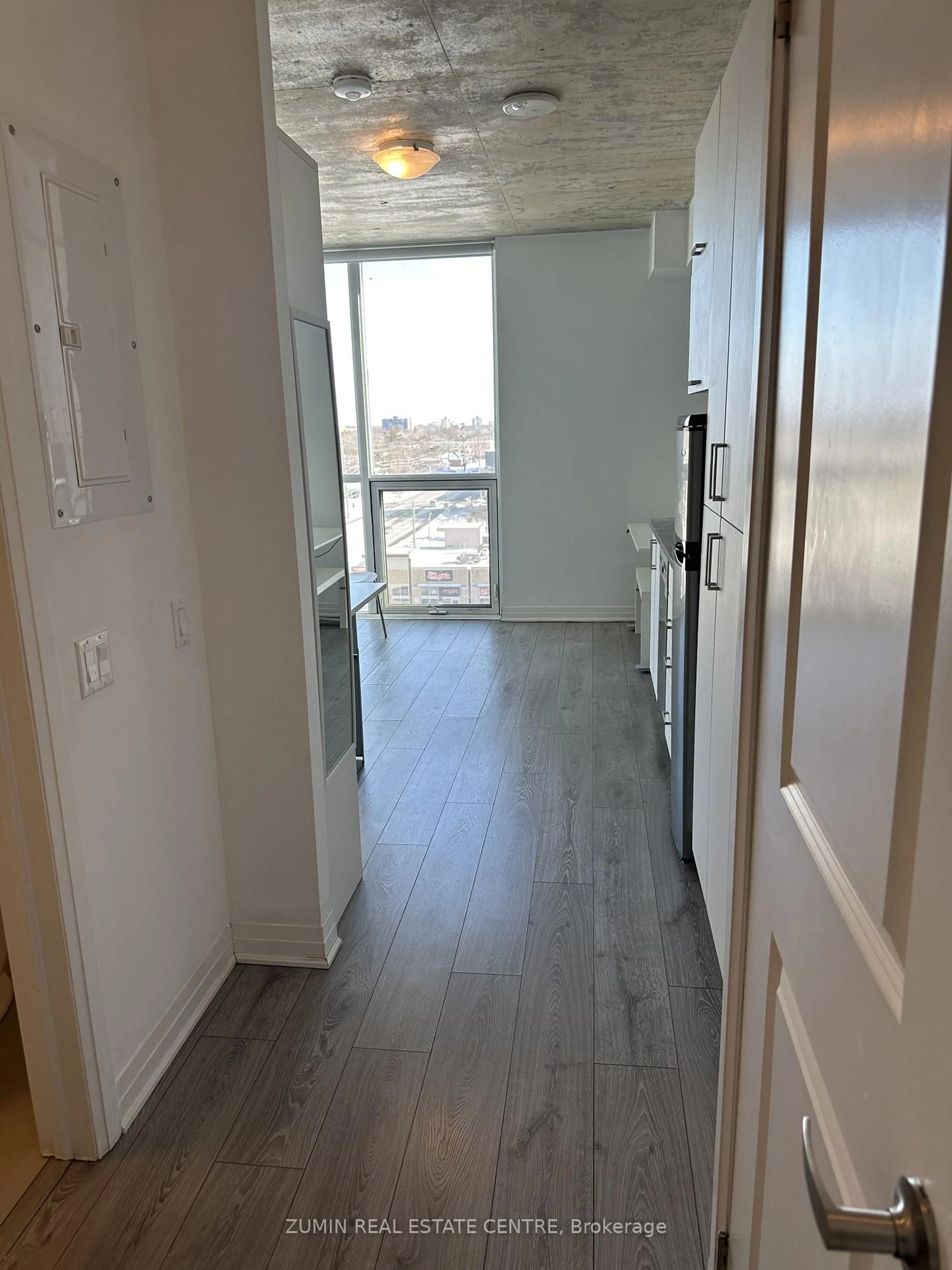 Indoor foyer for 1900 SIMCOE St #738, Oshawa Ontario L1G 0C1