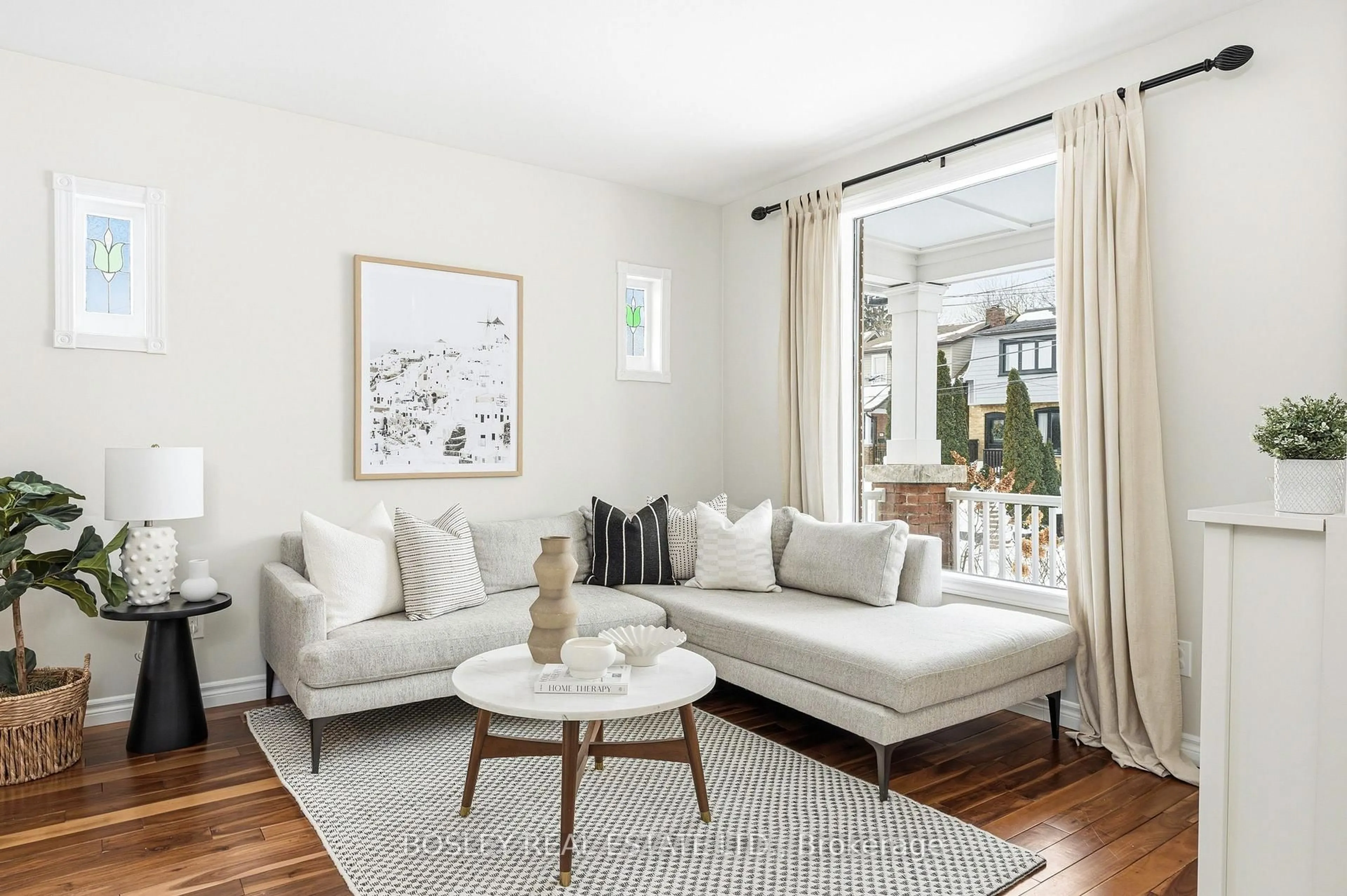 Living room with furniture, wood/laminate floor for 145 Harding Blvd, Toronto Ontario M1N 3E1