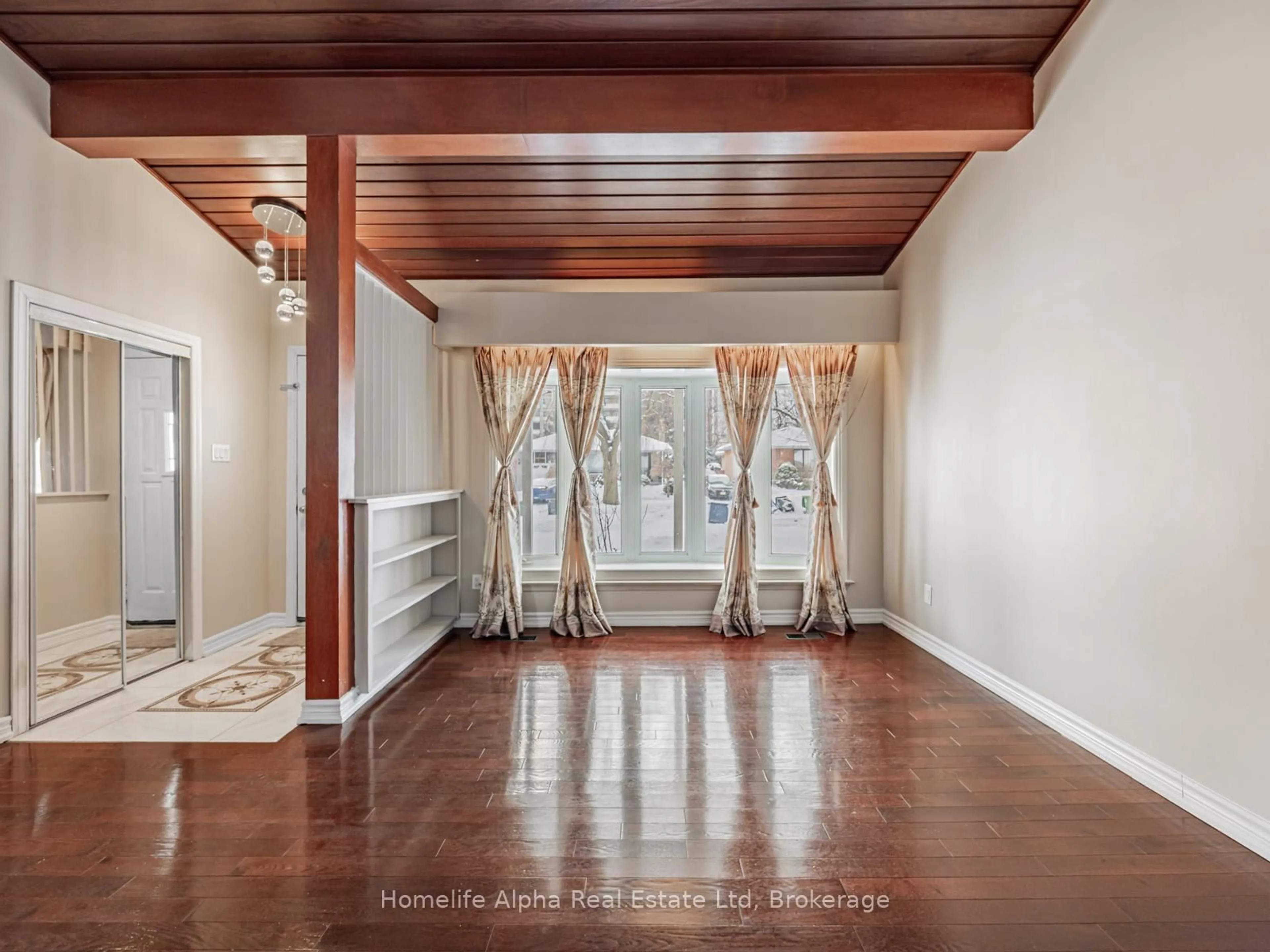 Indoor entryway for 30 Six Nations Ave, Toronto Ontario M1H 1R5