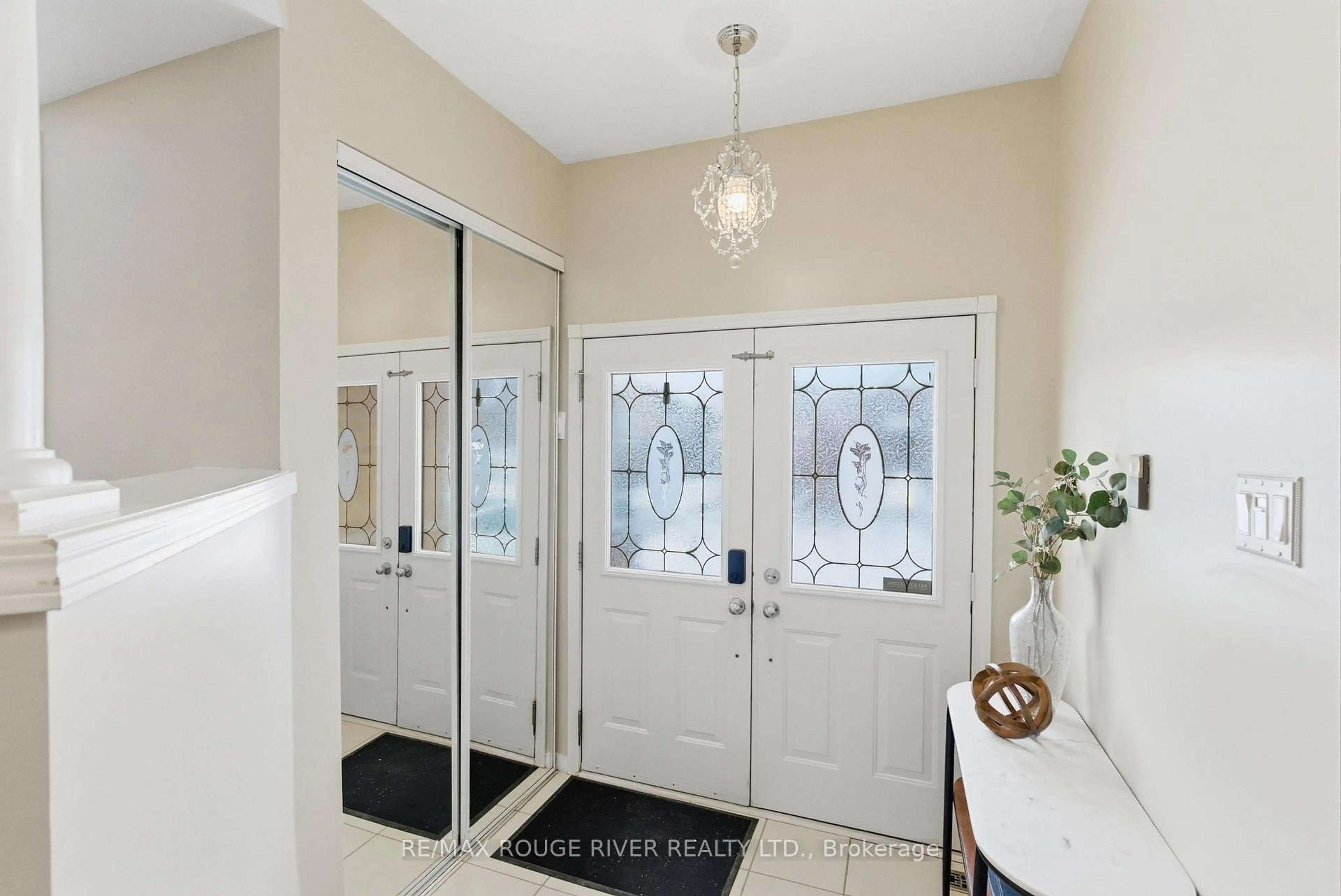 Indoor entryway for 1016 McQuay Blvd, Whitby Ontario L1P 1R7