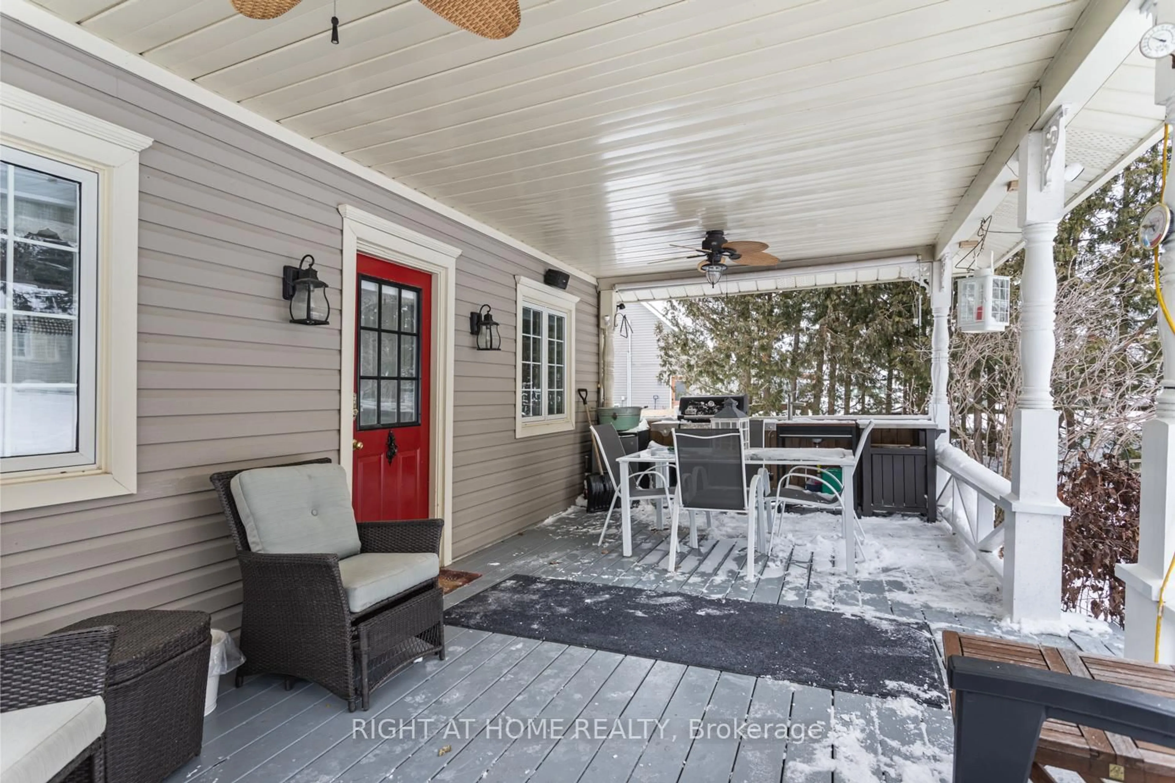 Patio, street for 70 Colwell Circ, Scugog Ontario L0B 1L0