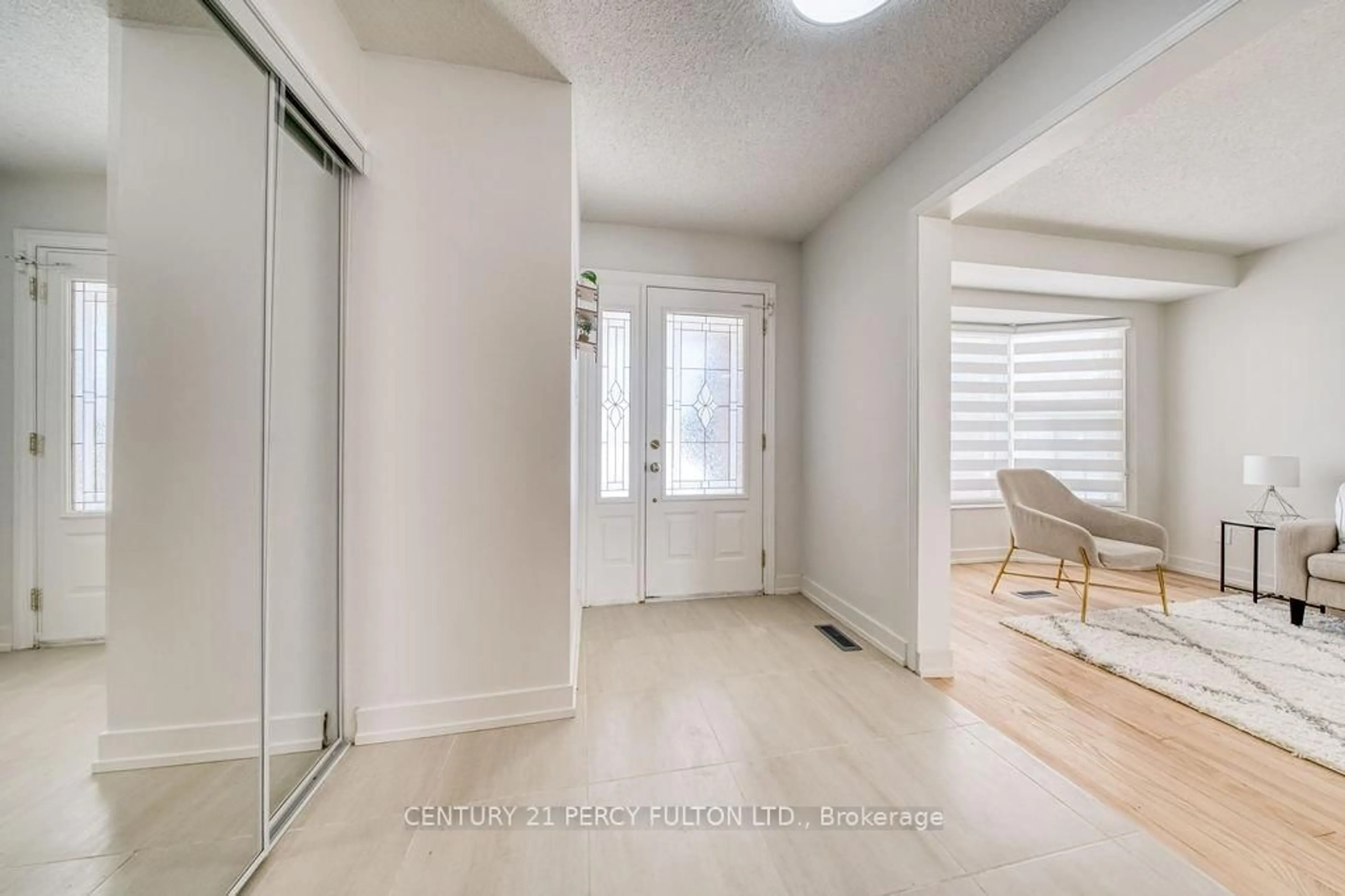 Indoor entryway for 2 Littleborough Crt, Toronto Ontario M1C 4S6