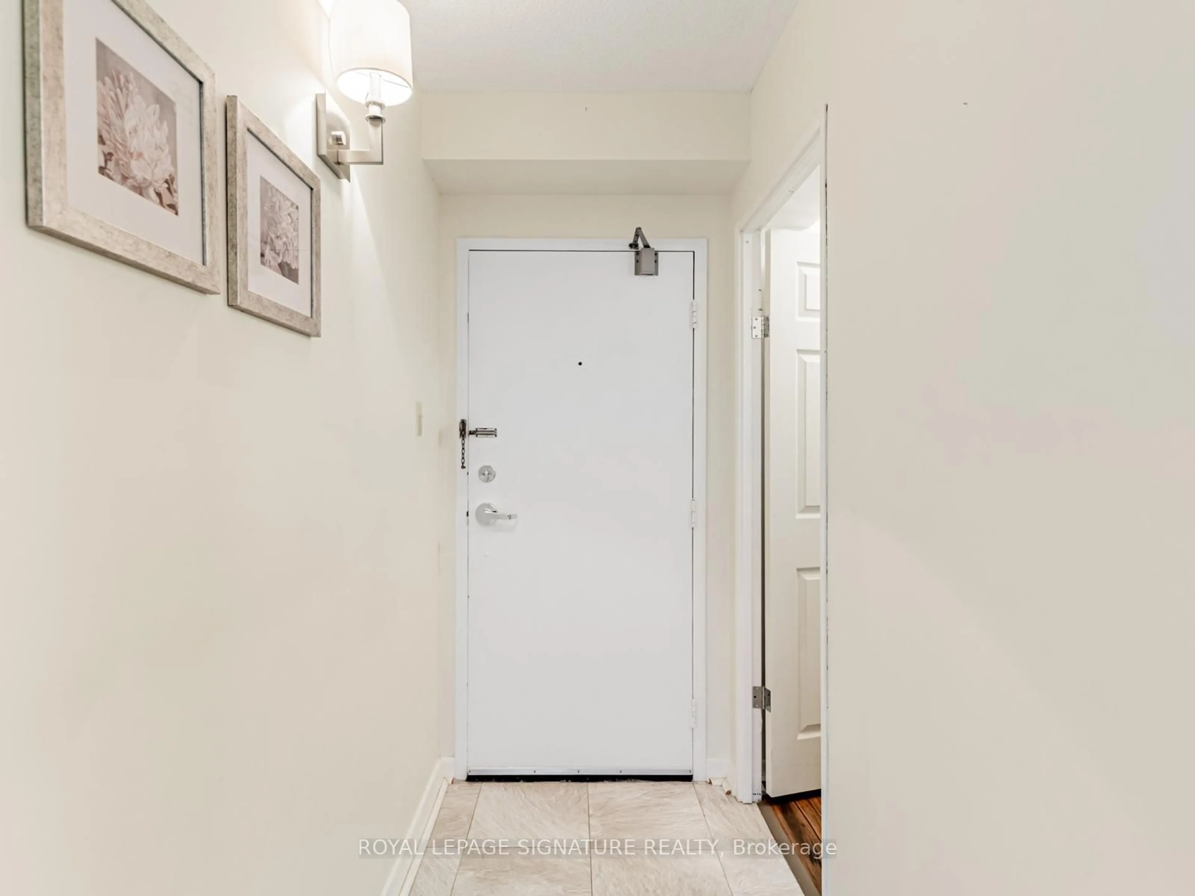 Indoor entryway for 121 Ling Rd #413, Toronto Ontario M1E 4Y2
