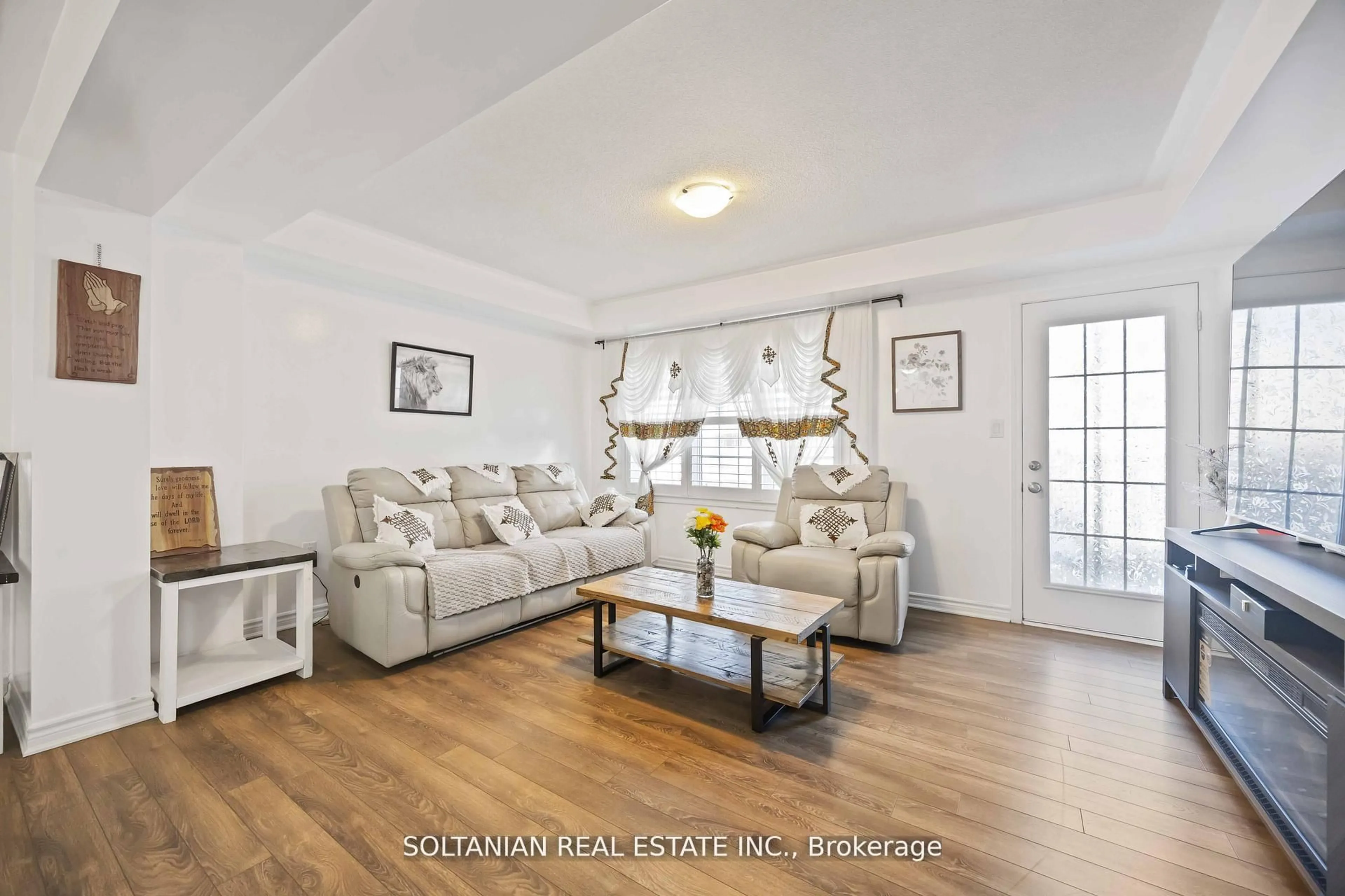 Living room with furniture, unknown for 1103 Silk St, Pickering Ontario L1X 0E8