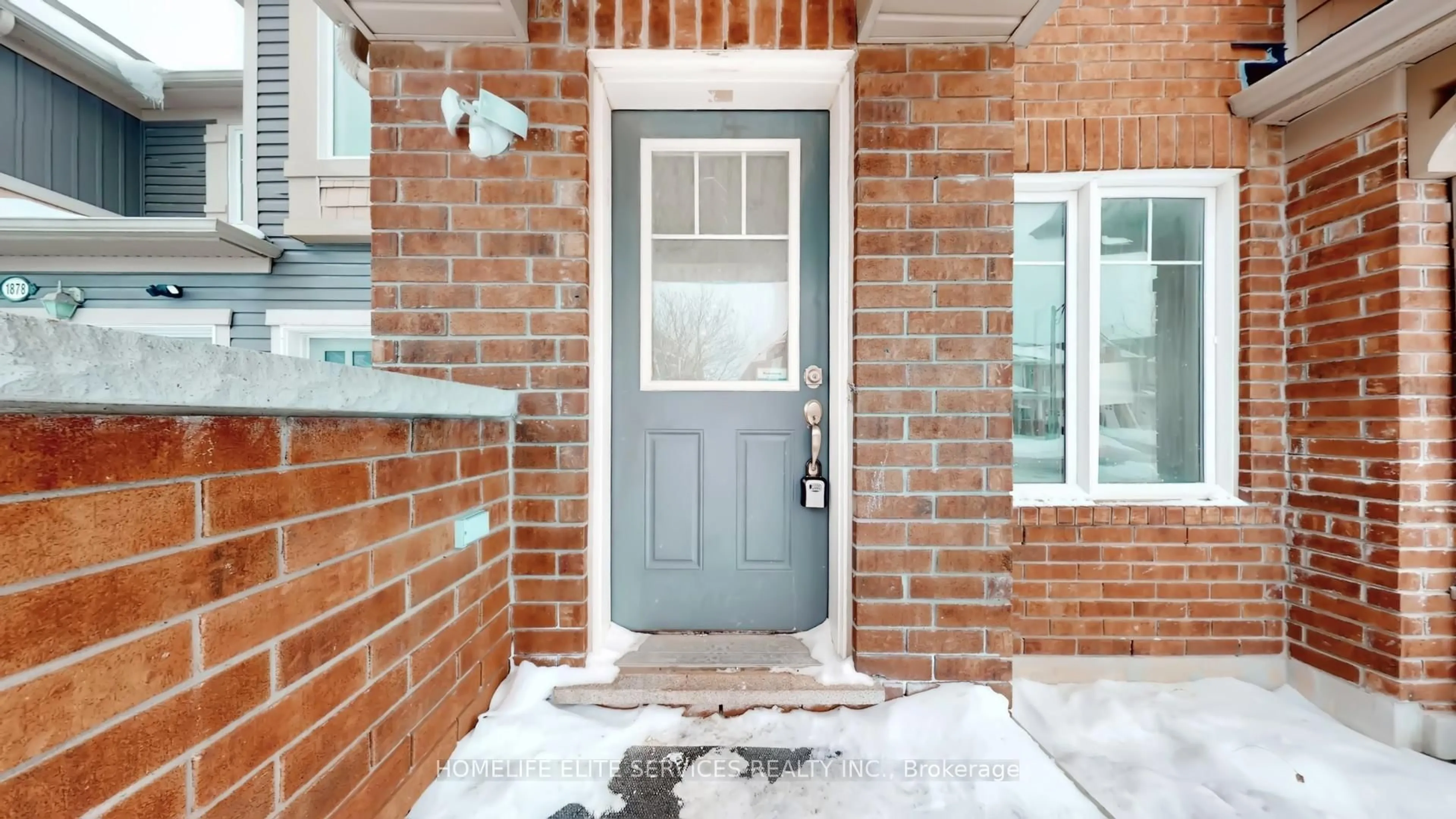 Indoor entryway for 1880 Liatris Dr, Pickering Ontario L1X 0A4