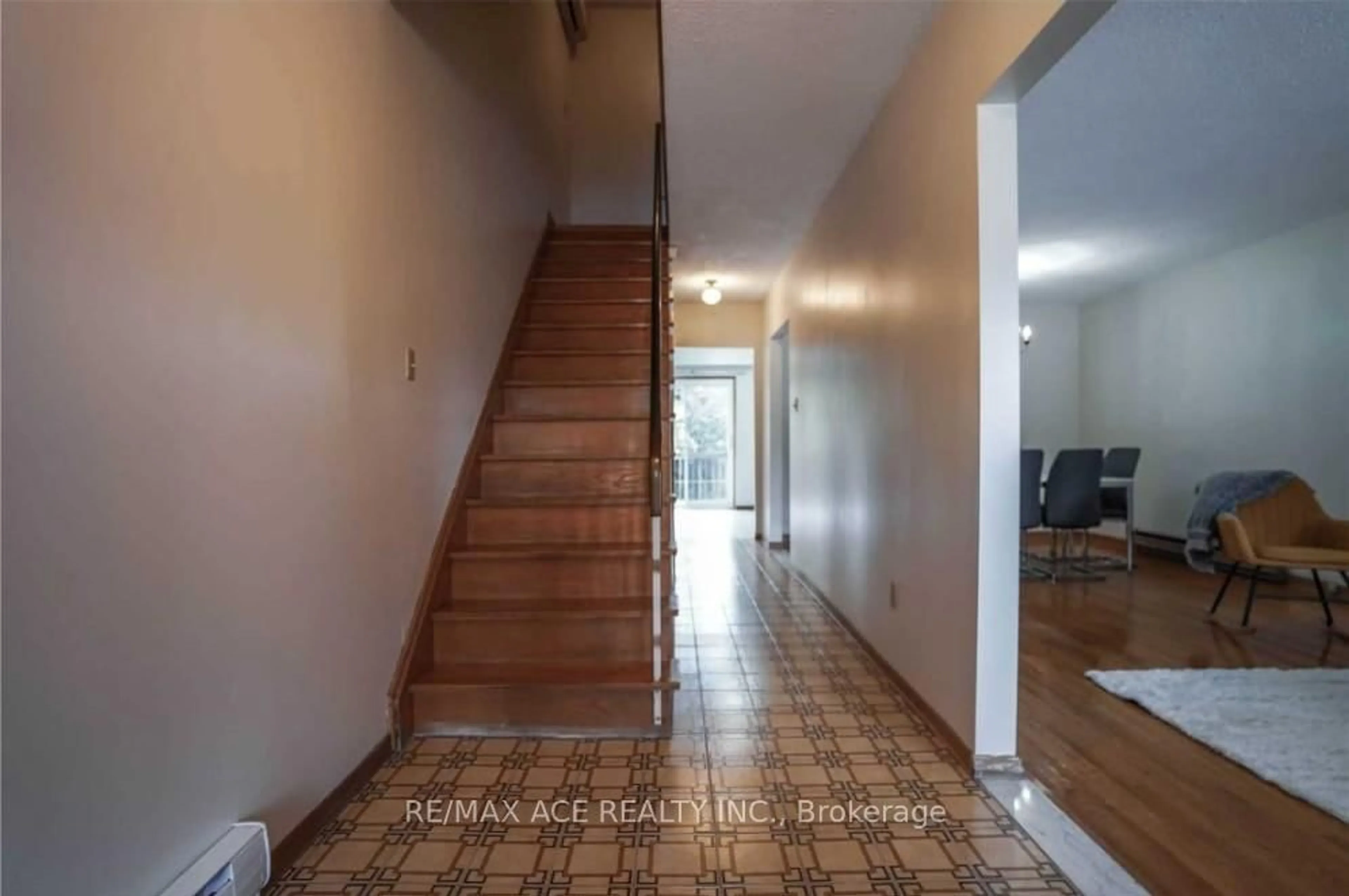 Indoor foyer for 17A South Woodrow Blvd, Toronto Ontario M1N 3L5