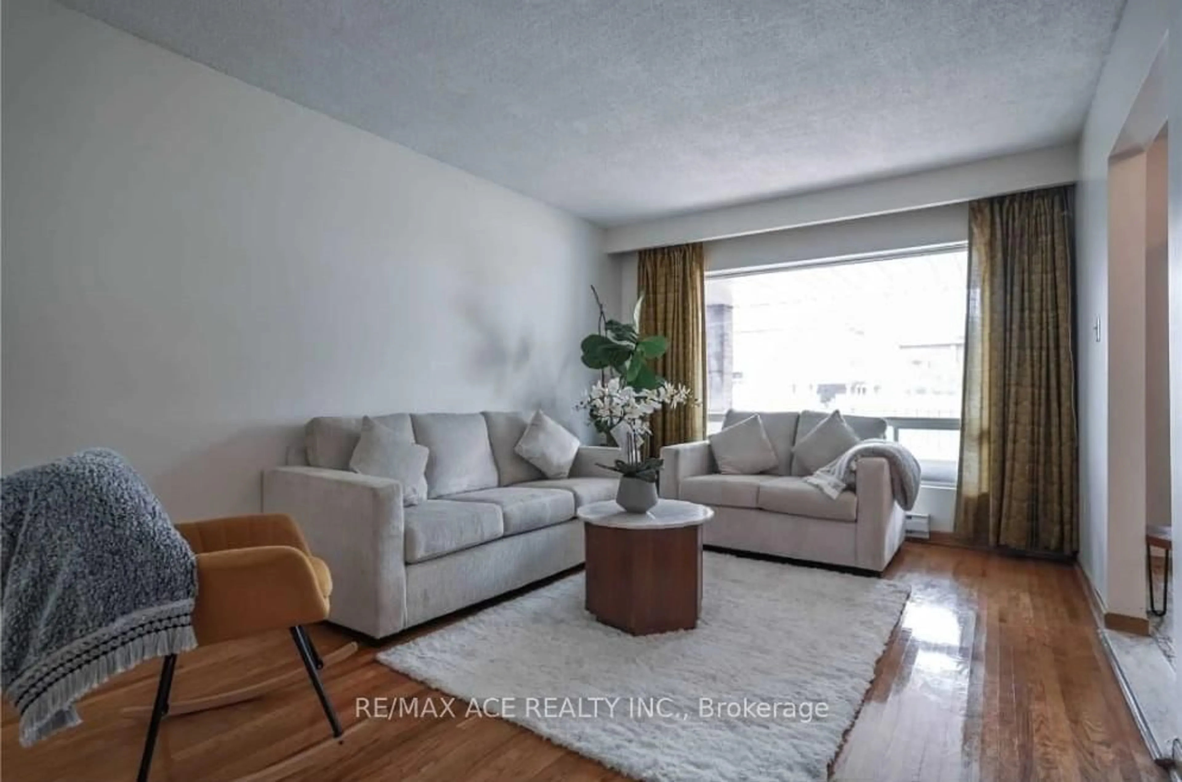 Living room with furniture, unknown for 17A South Woodrow Blvd, Toronto Ontario M1N 3L5
