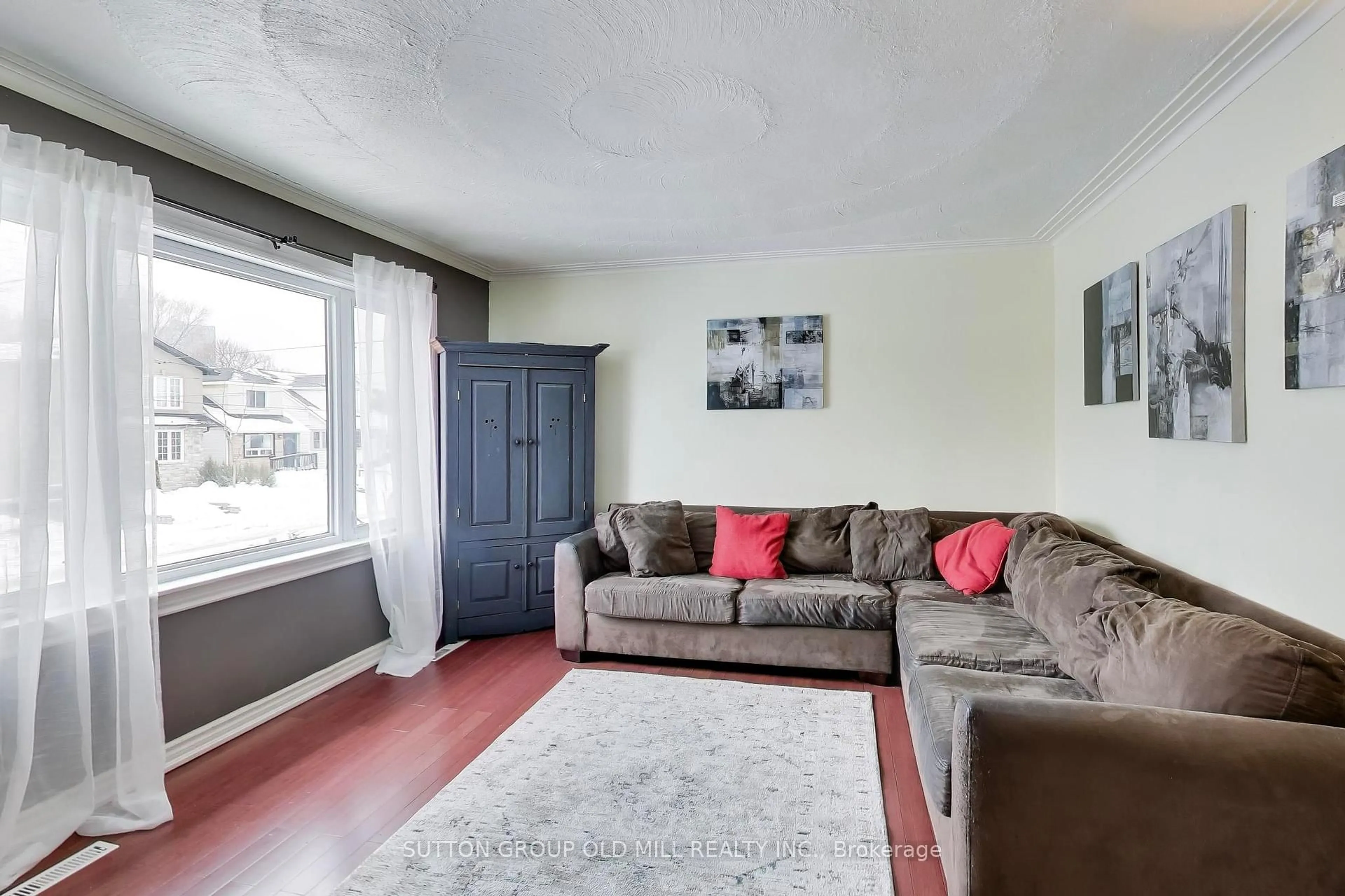 Living room with furniture, unknown for 33 Mystic Ave, Toronto Ontario M1L 4G8