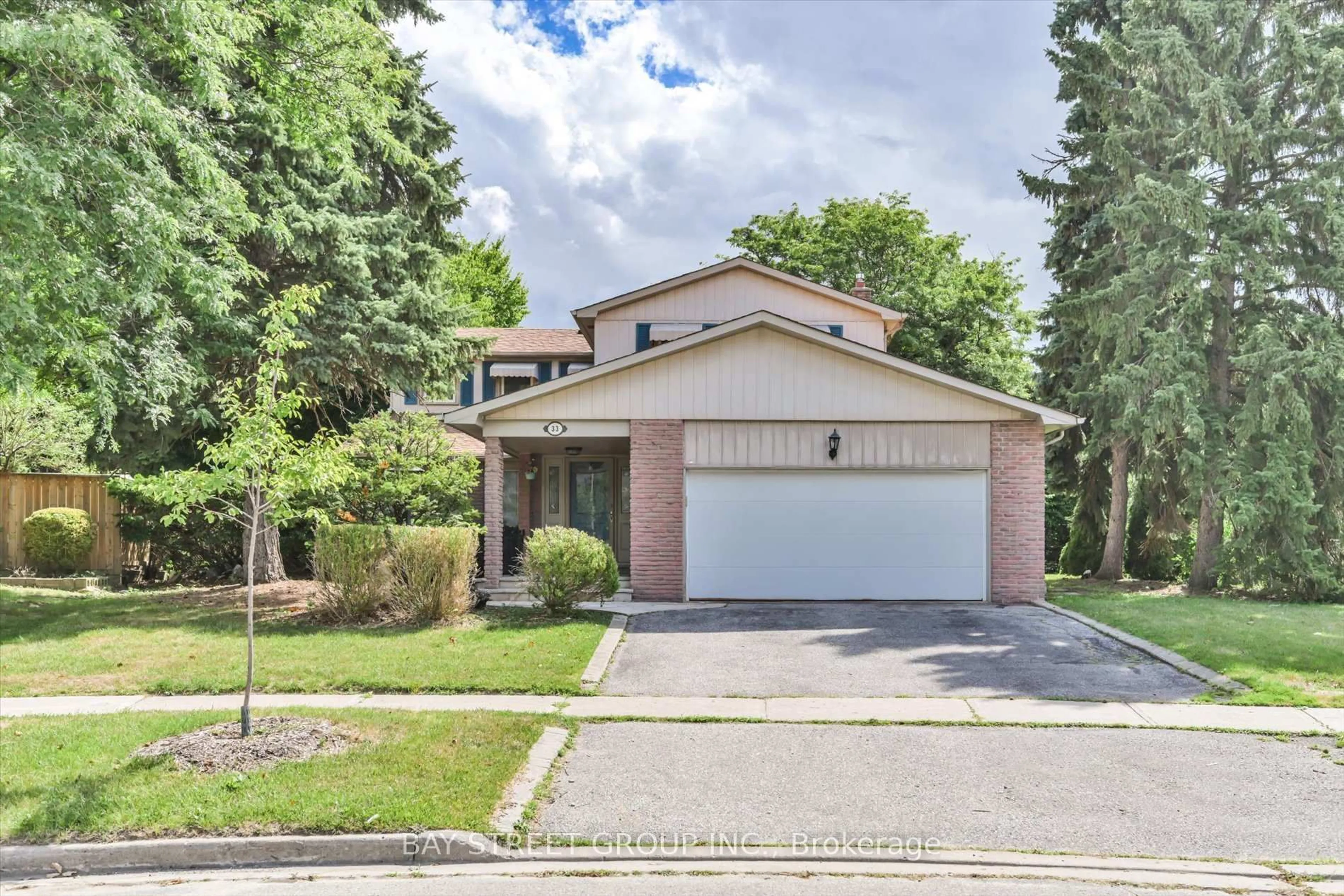 Home with brick exterior material, street for 33 Kilchurn Castle Dr, Toronto Ontario M1T 2W3