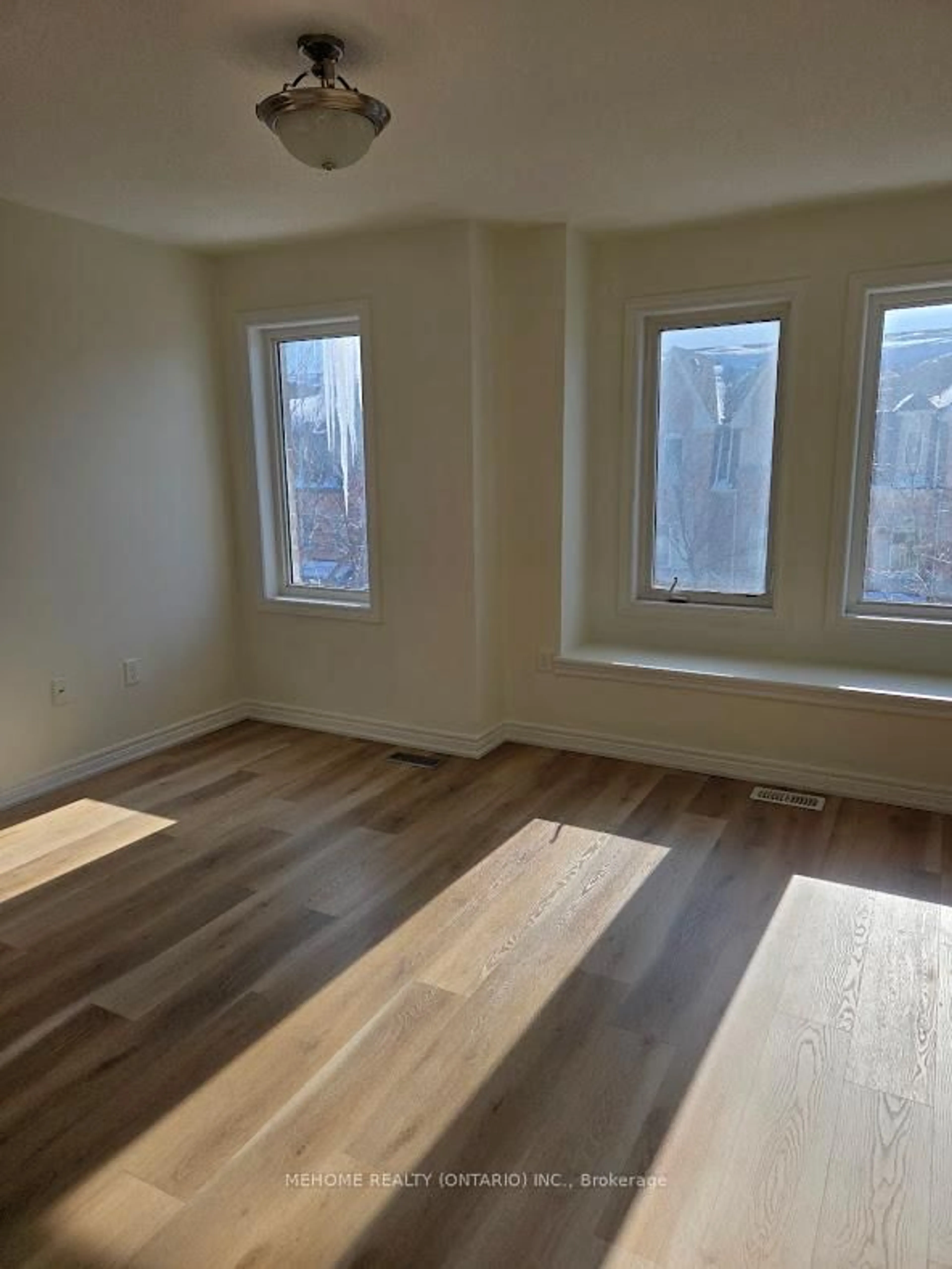 A pic of a room for 12 kawneer Terr, Toronto Ontario M1P 0C3