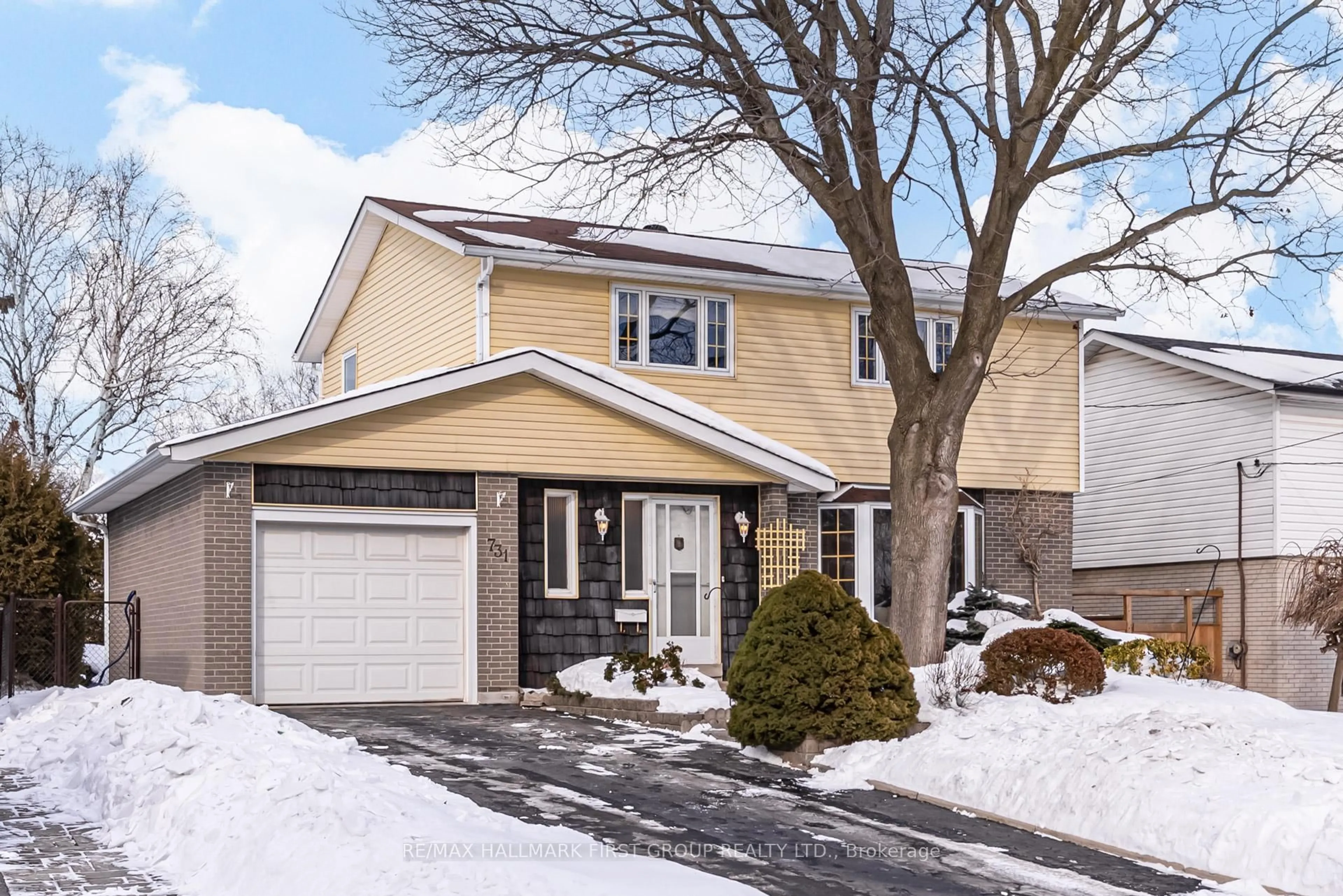 Home with vinyl exterior material, street for 731 Breezy Dr, Pickering Ontario L1W 2X6