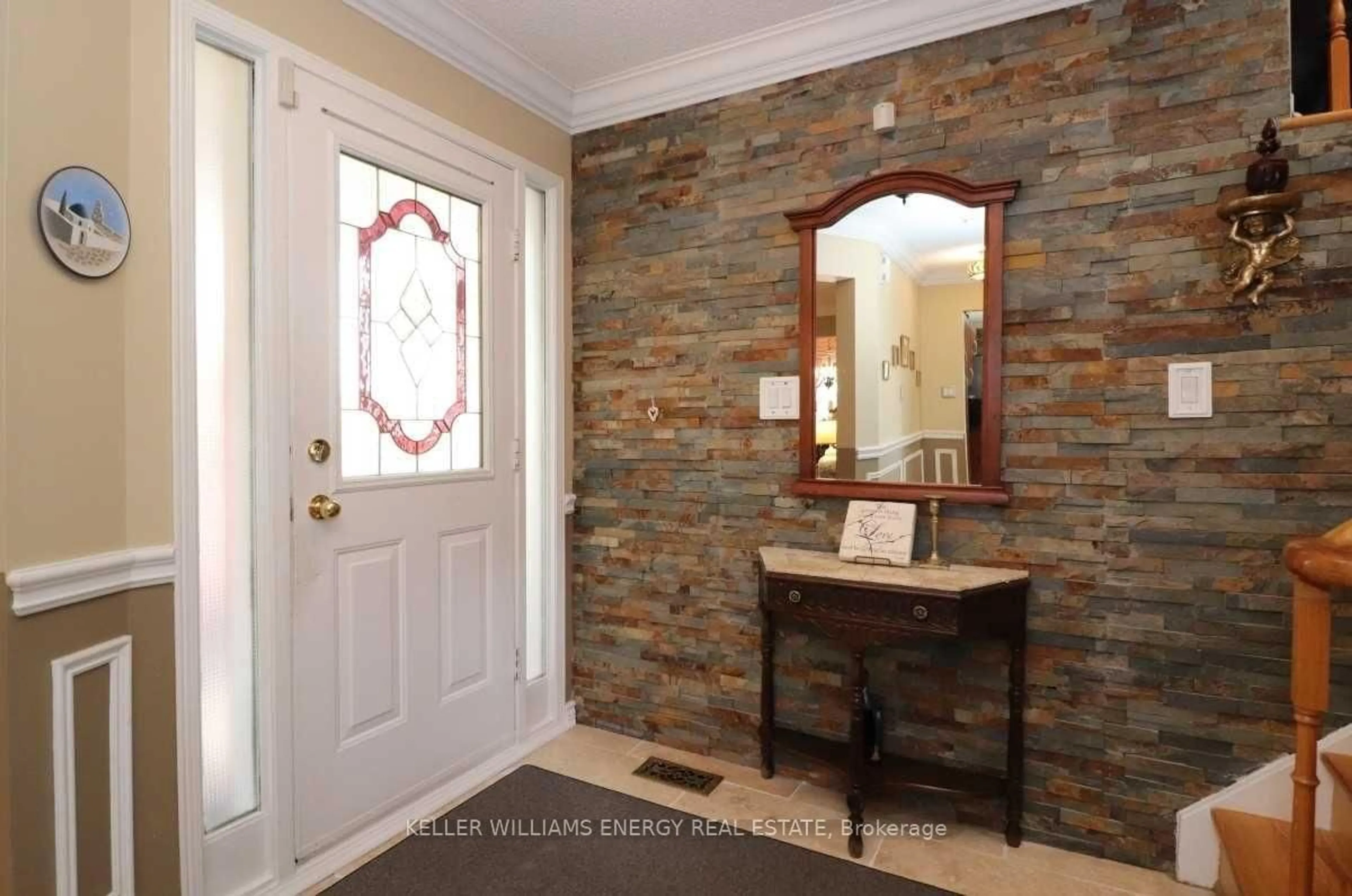 Indoor entryway for 2271 Wildwood Cres, Pickering Ontario L1X 2R7