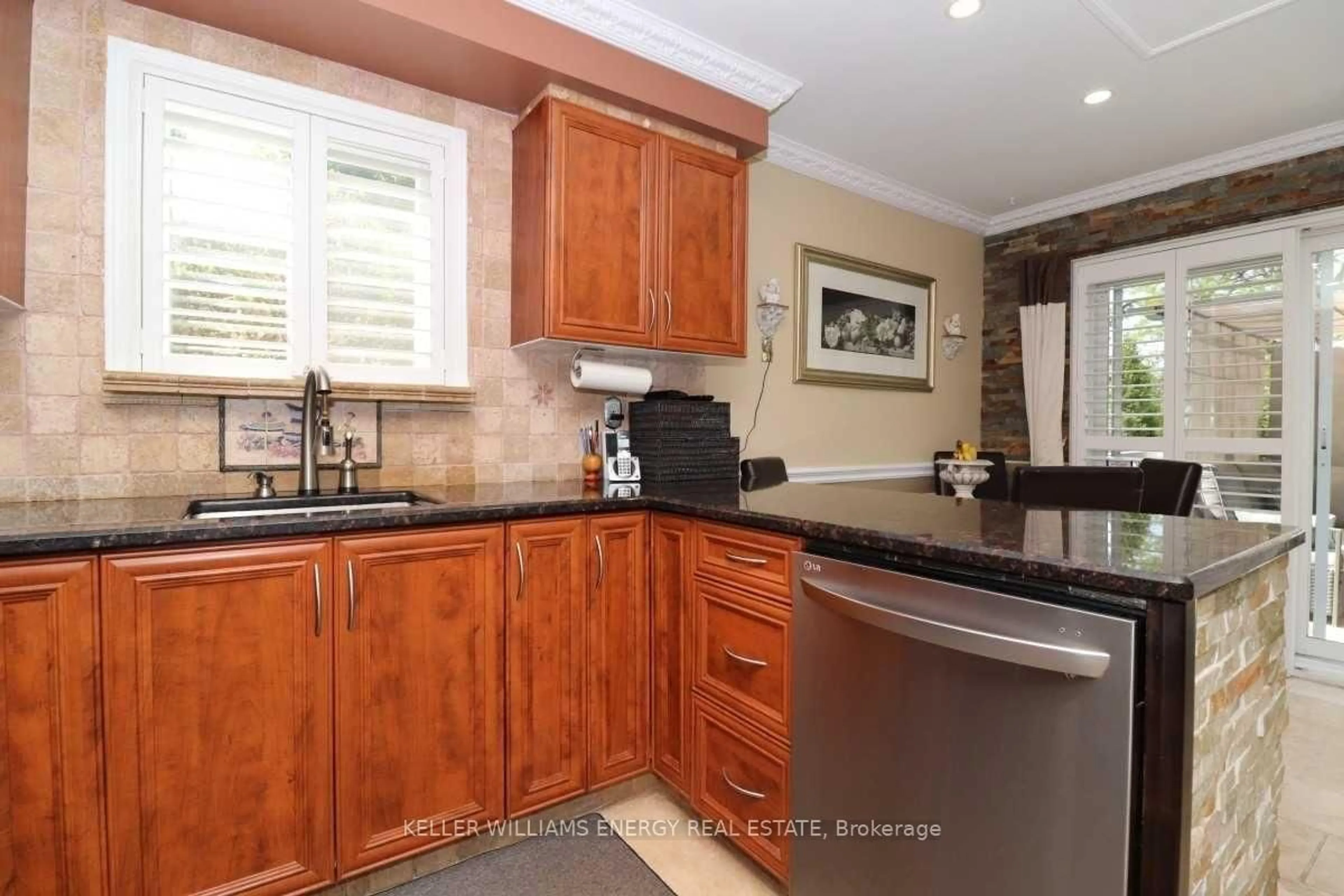 Standard kitchen, ceramic/tile floor for 2271 Wildwood Cres, Pickering Ontario L1X 2R7