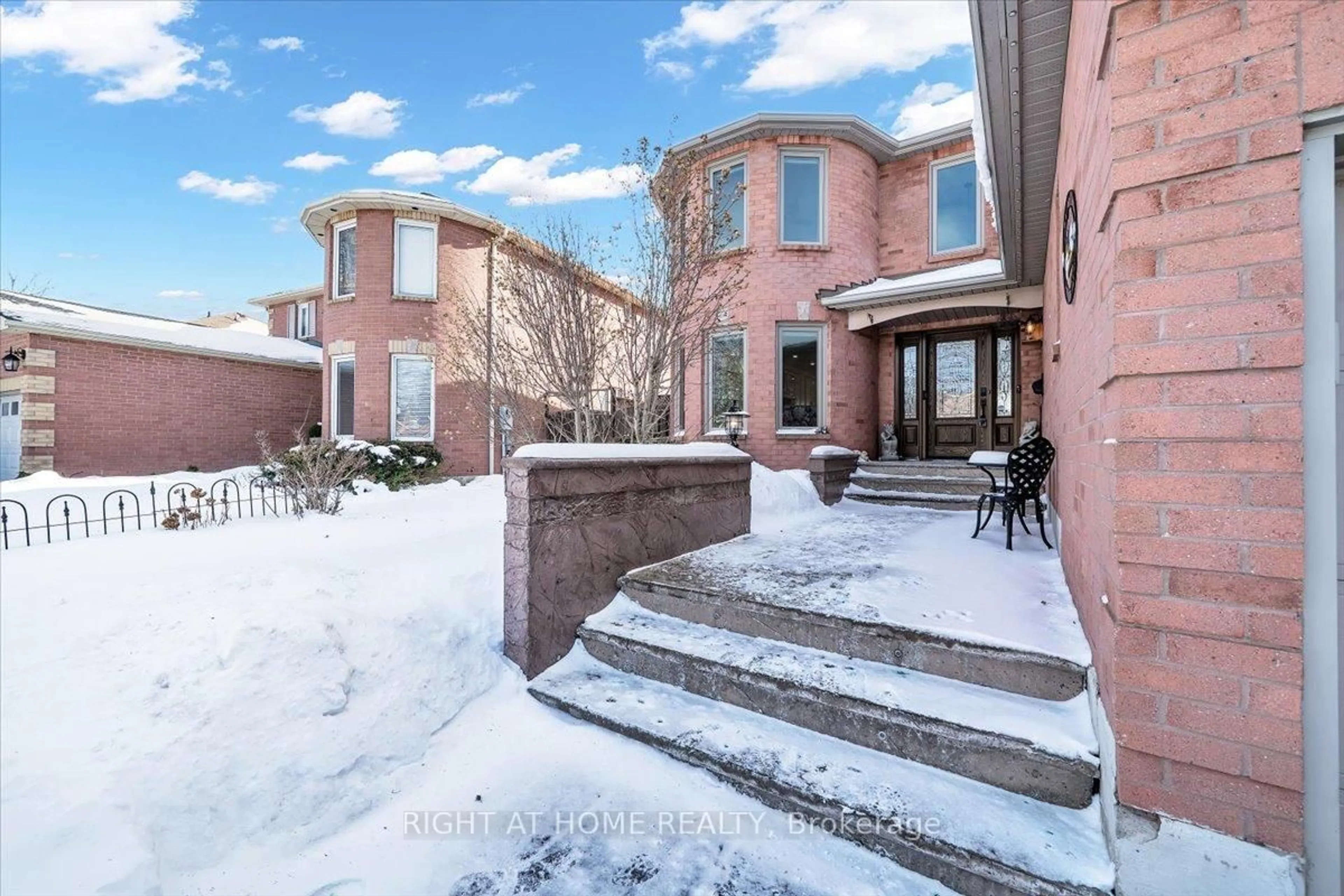 Unknown for 33 Willcocks Cres, Ajax Ontario L1T 3L9