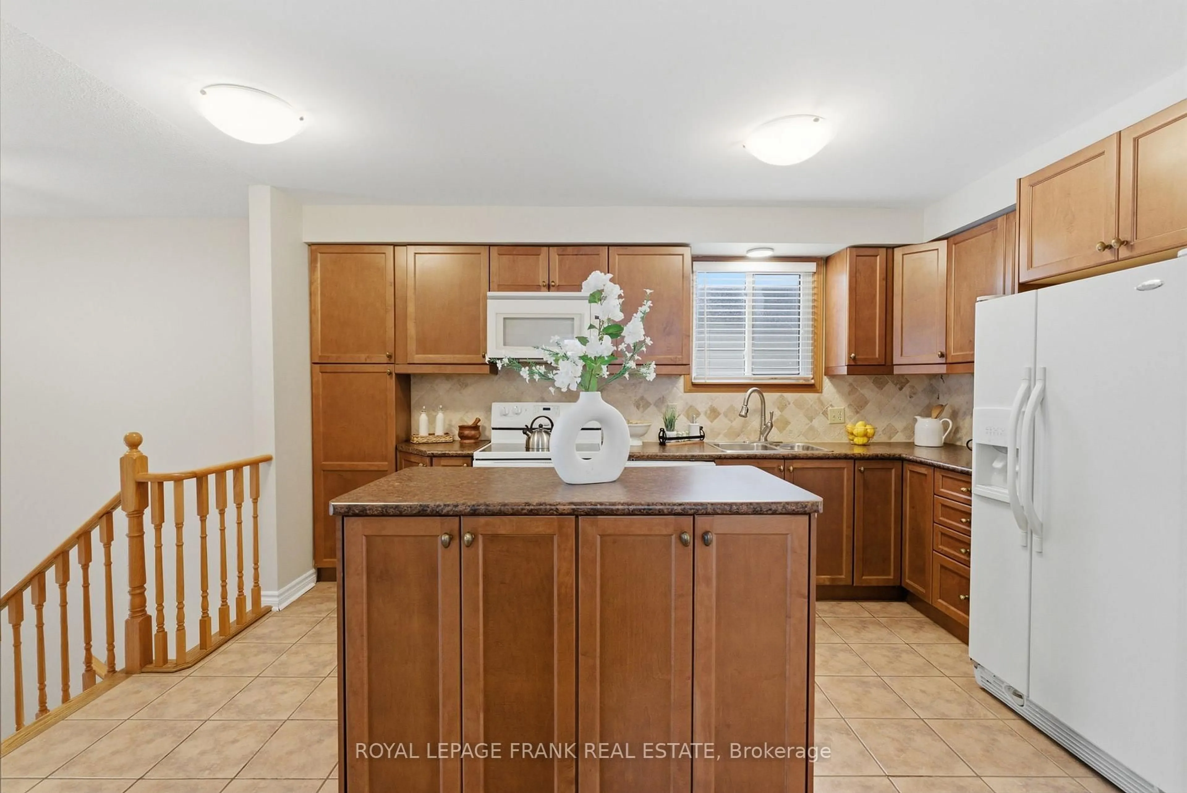 Standard kitchen, ceramic/tile floor for 102 Turnberry Cres, Clarington Ontario L1E 1A8