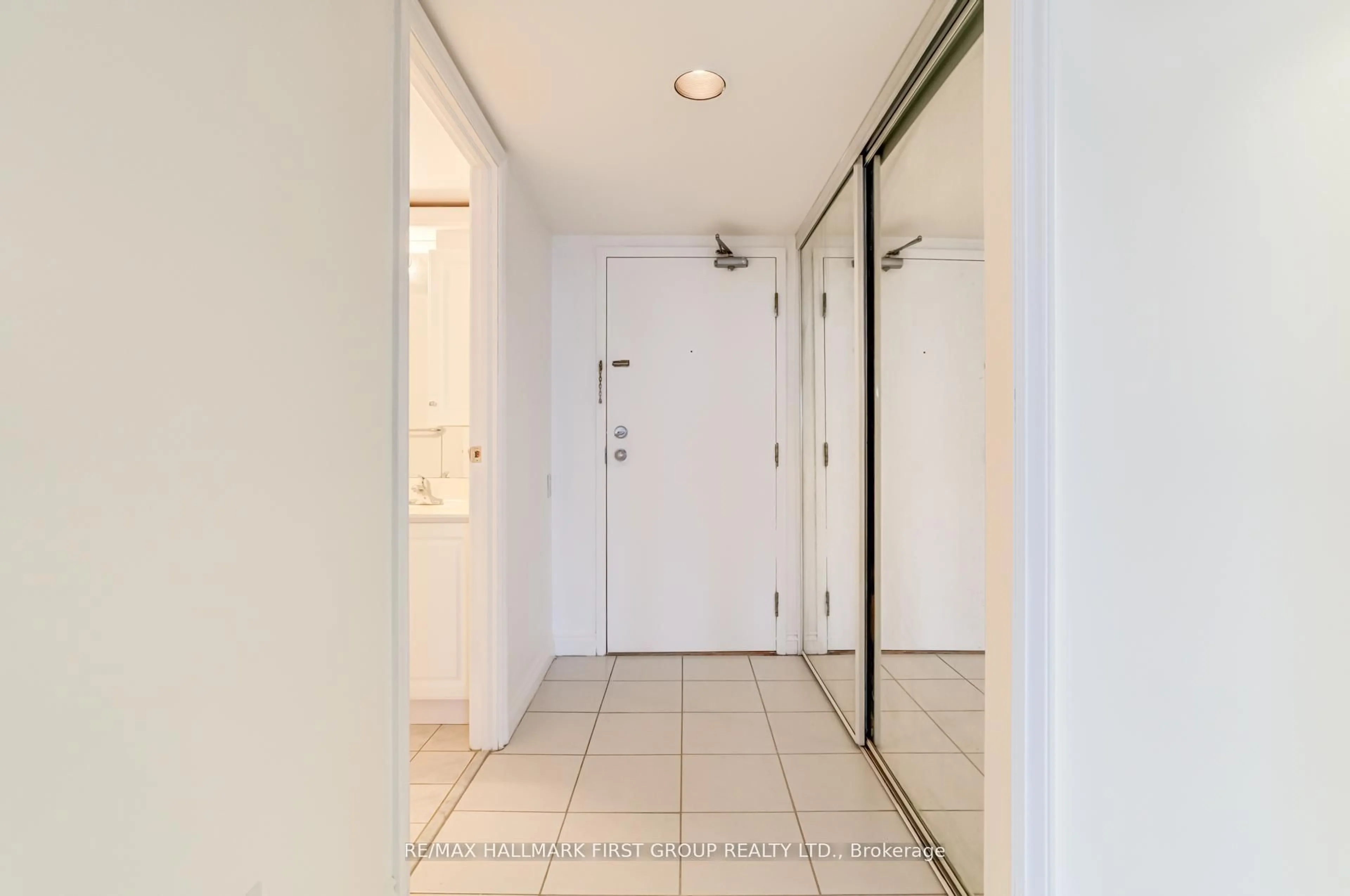 Indoor entryway for 2466 Eglinton Ave #807, Toronto Ontario M1K 5J8