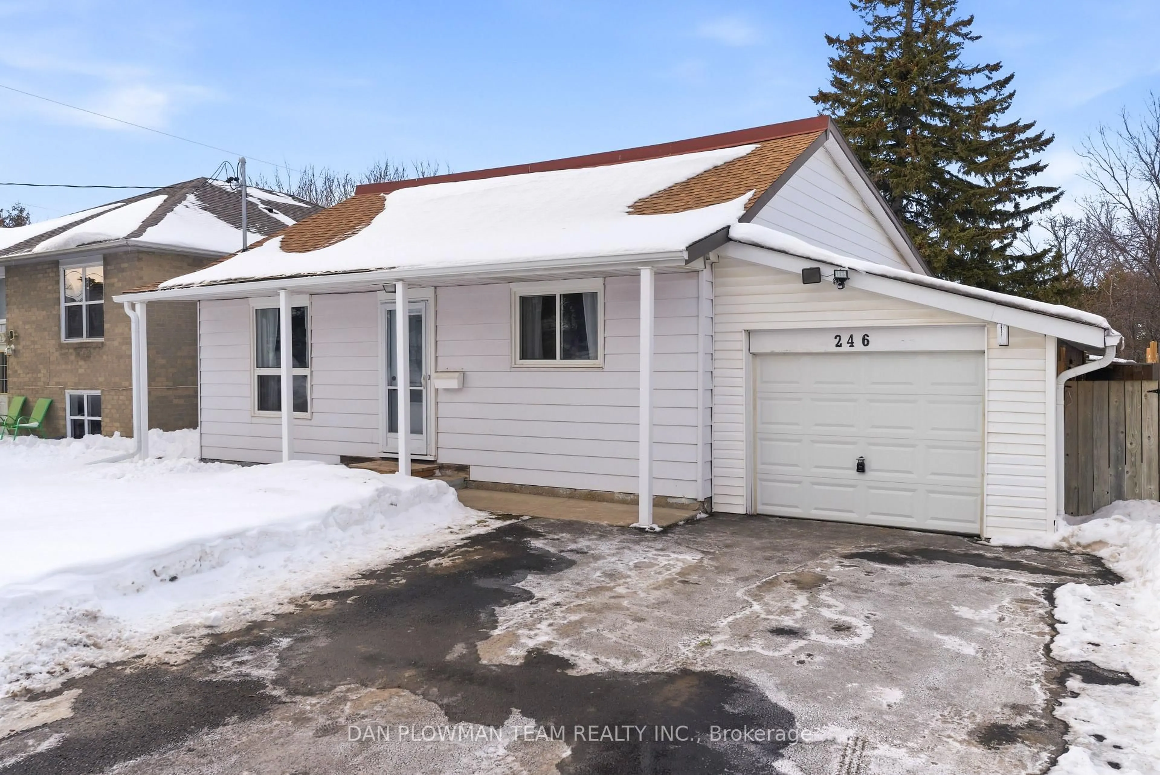 A pic from outside/outdoor area/front of a property/back of a property/a pic from drone, street for 246 Conant St, Oshawa Ontario L1H 3S4