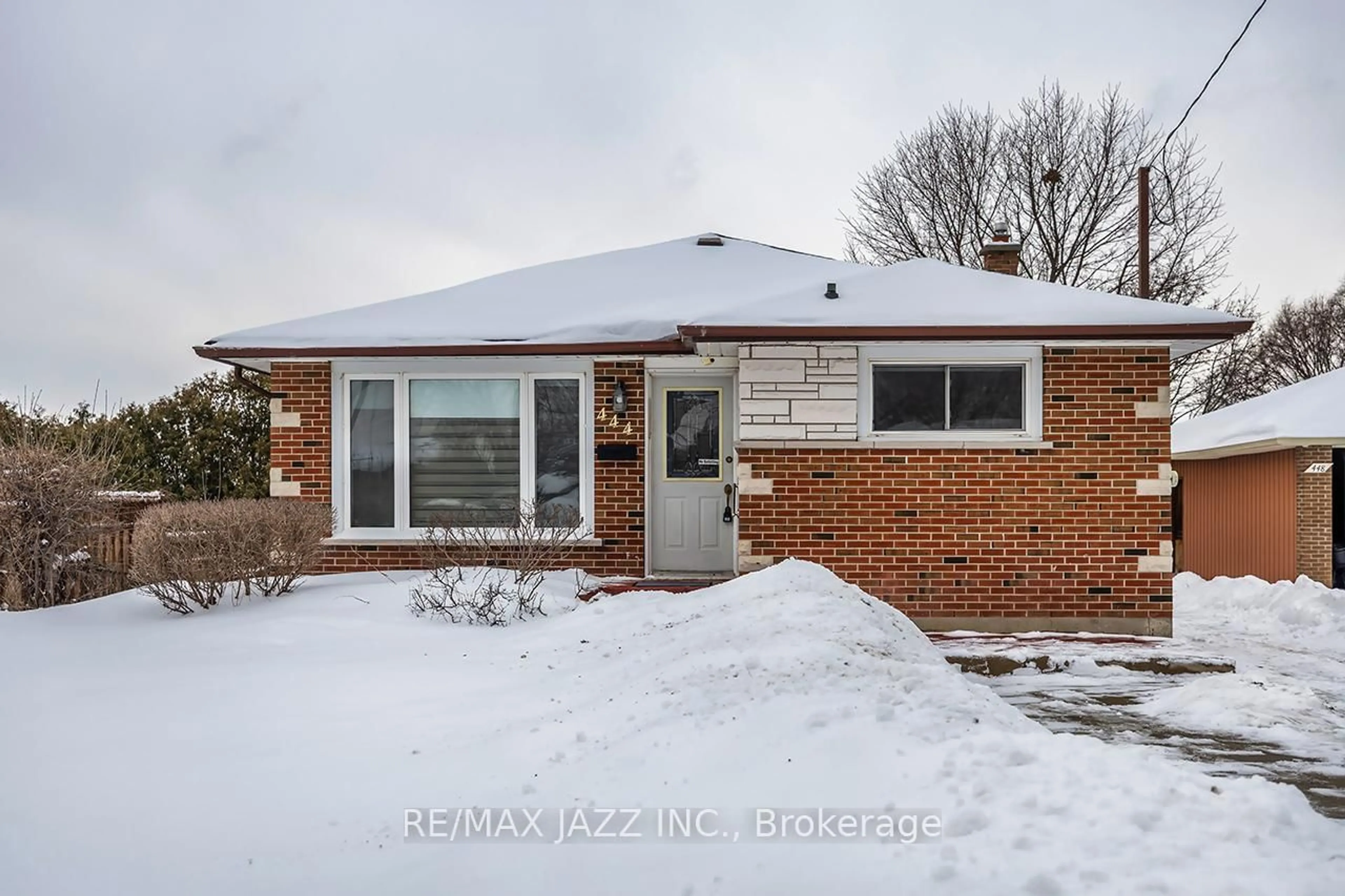 Home with brick exterior material, street for 444 Elizabeth St, Oshawa Ontario L1J 5T1