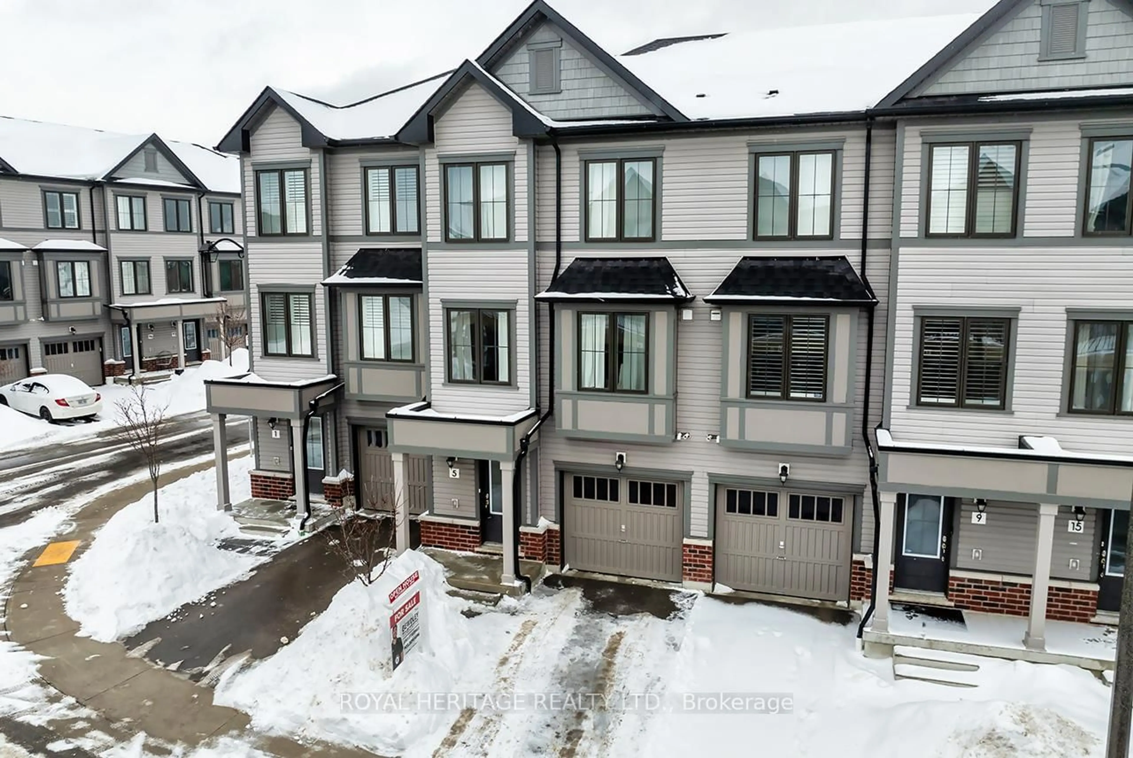 A pic from outside/outdoor area/front of a property/back of a property/a pic from drone, street for 5 Loana Lane, Clarington Ontario L1C 7G9