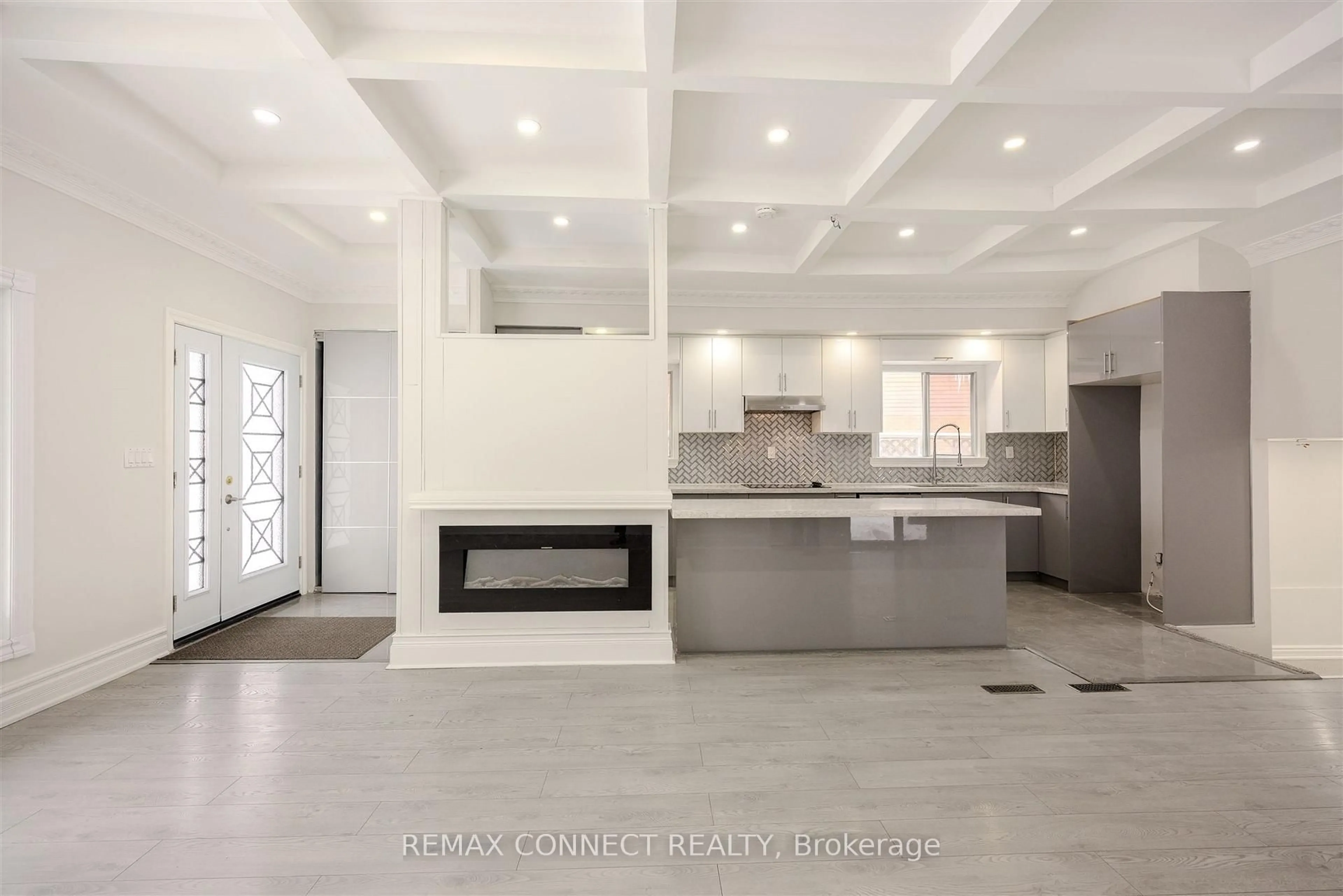 Open concept kitchen, ceramic/tile floor for 61 Rotary Dr, Toronto Ontario M1B 2J4