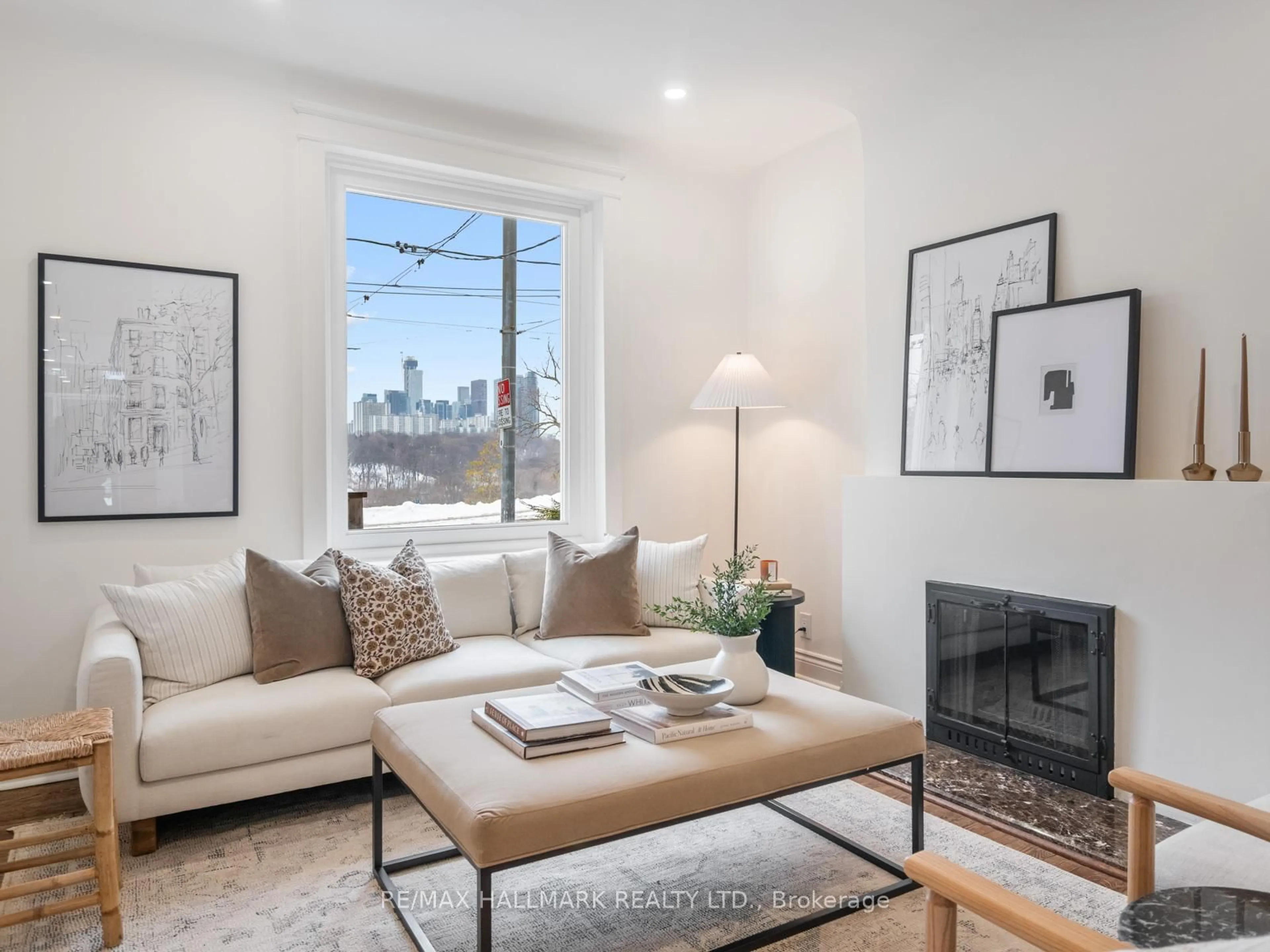 Living room with furniture, unknown for 491 Broadview Ave, Toronto Ontario M4K 2N4