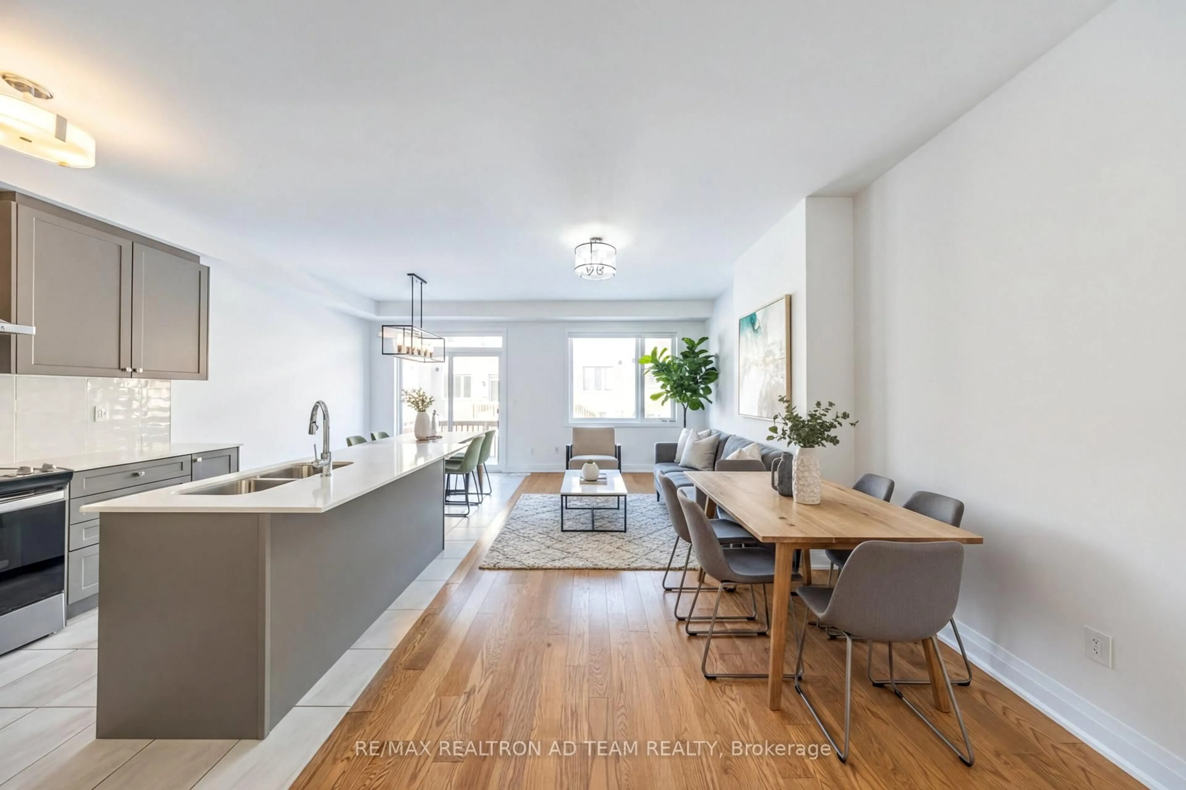 Open concept kitchen, unknown for 972 Crowsnest Hollow Ave, Pickering Ontario L1X 0P4