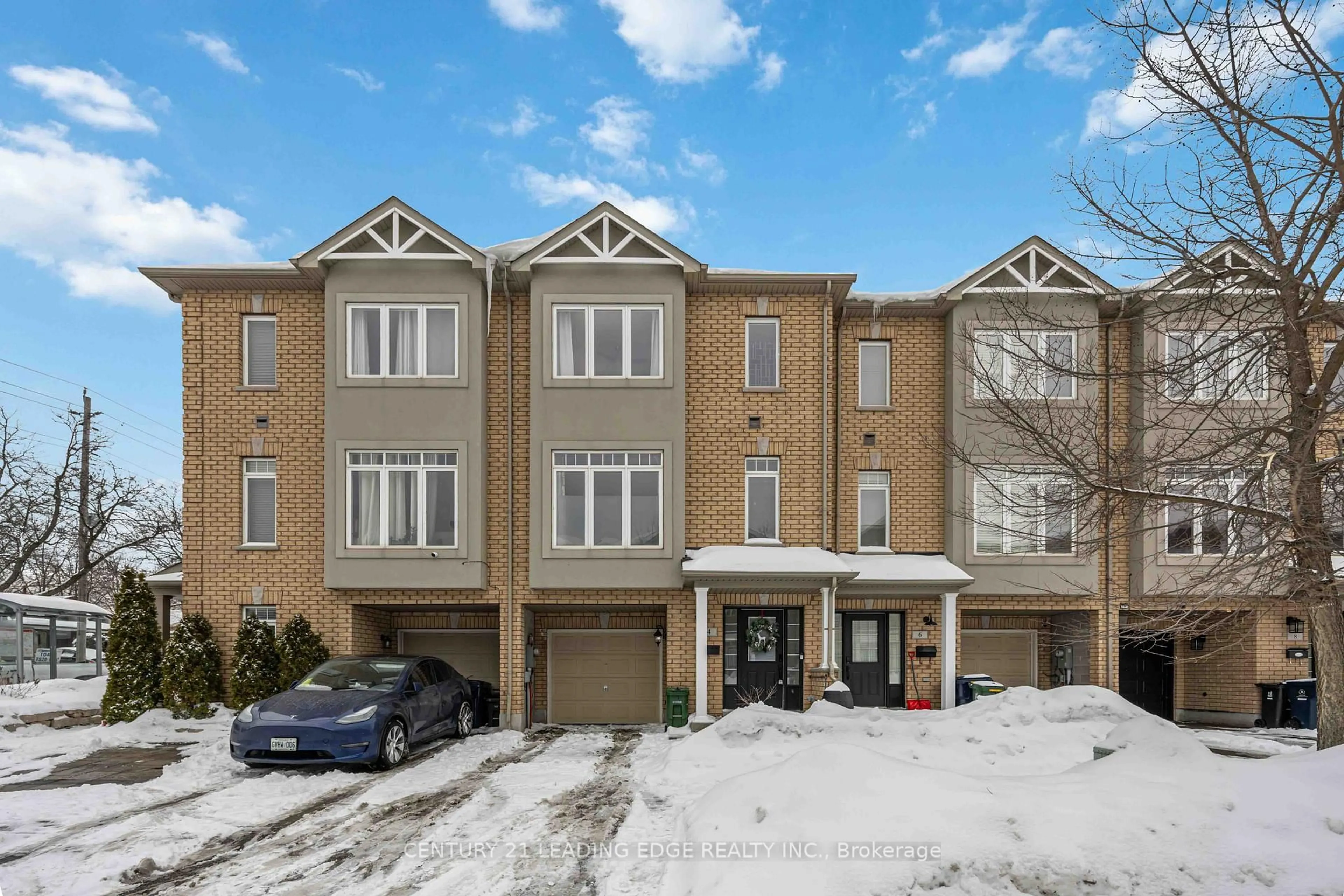 A pic from outside/outdoor area/front of a property/back of a property/a pic from drone, street for 4 Curran Hall Cres, Toronto Ontario M1G 0A2