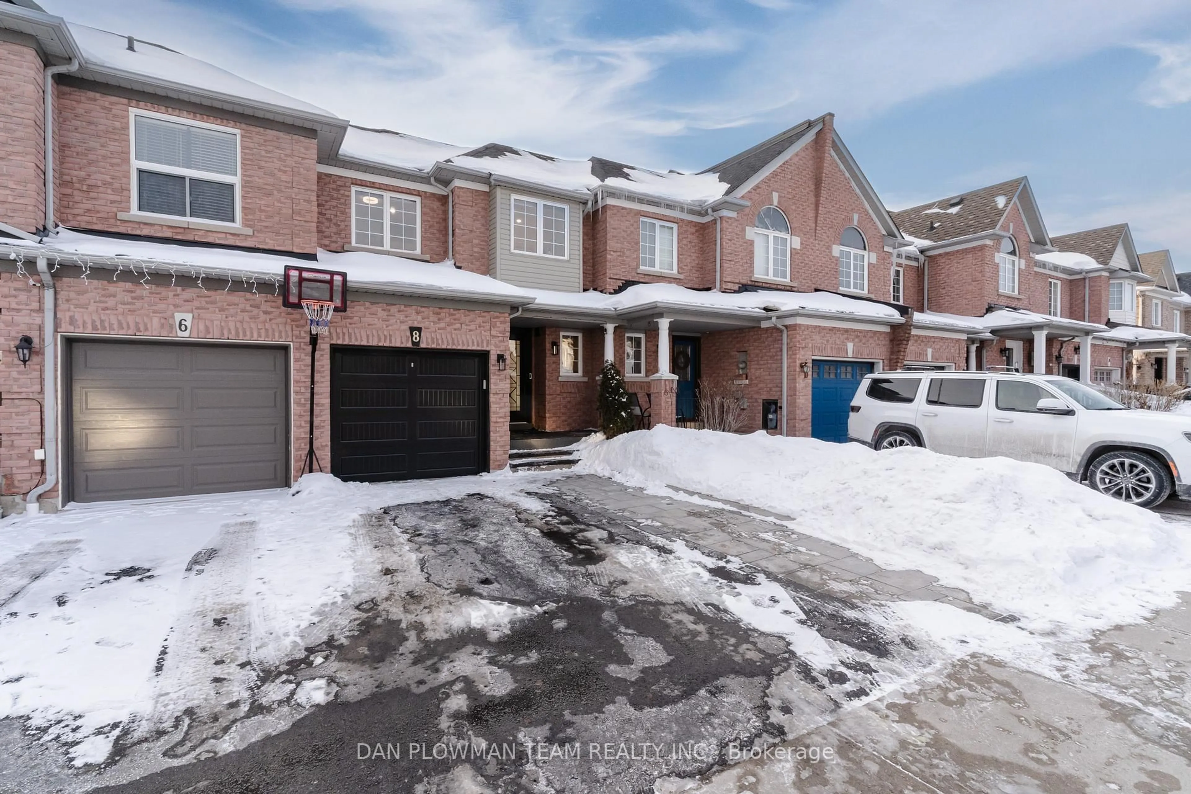A pic from outside/outdoor area/front of a property/back of a property/a pic from drone, street for 8 Oglevie Dr, Whitby Ontario L1R 2Y4