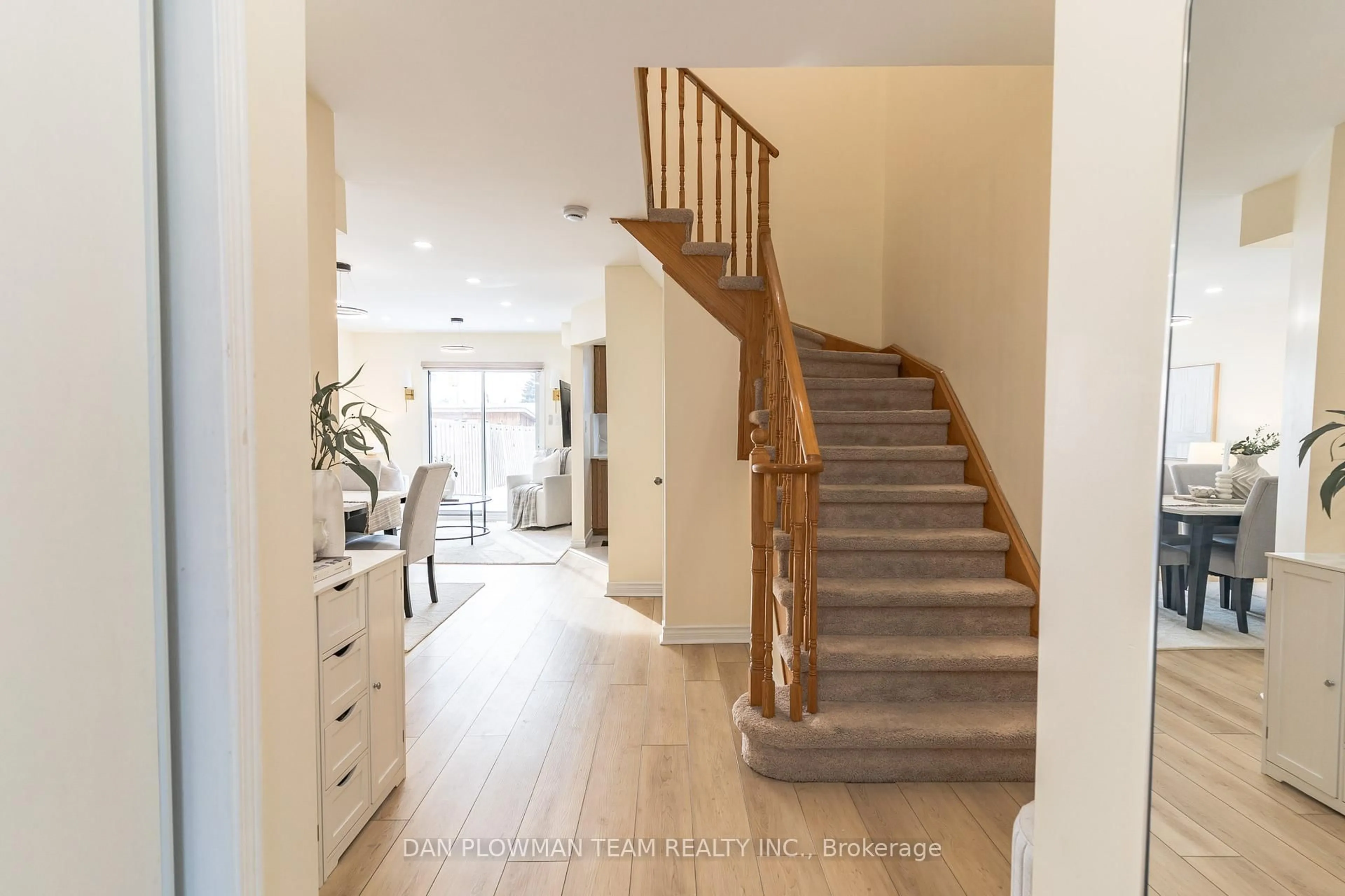 Unknown for 8 Oglevie Dr, Whitby Ontario L1R 2Y4